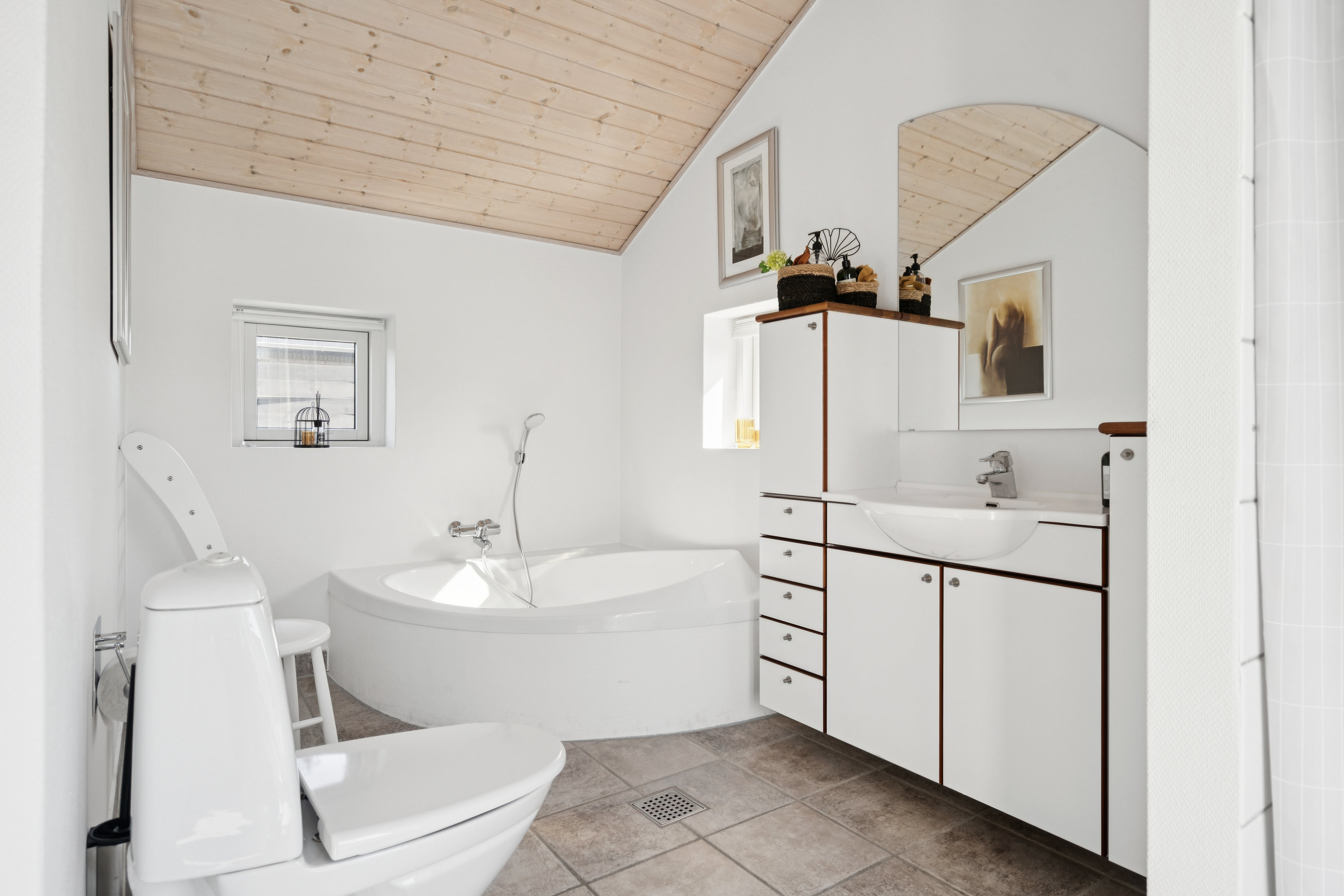 Fremhævet badeværelse billede i fuldskærmstilstand. Billede af Spliidsvej 26, 9990 Skagen