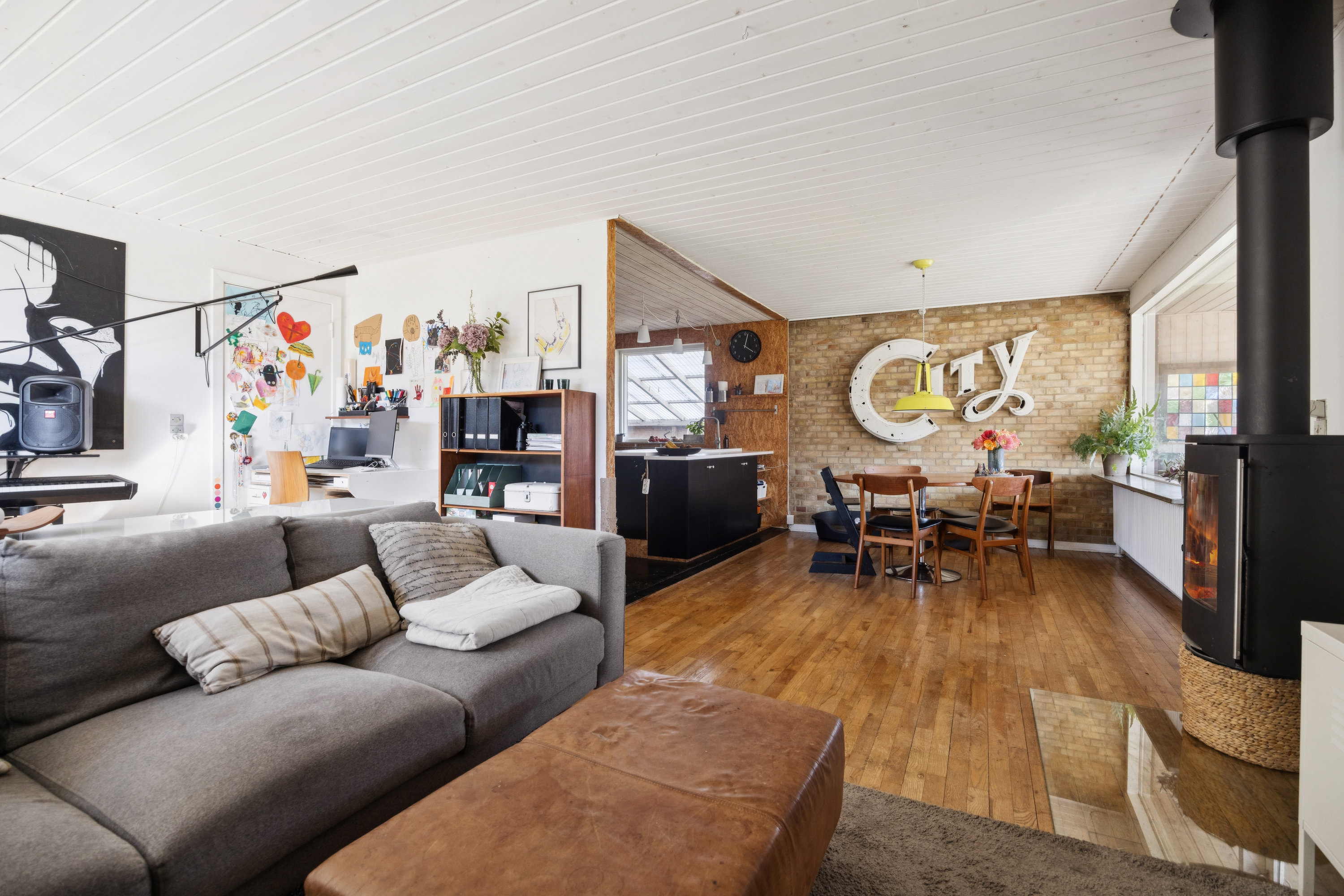 Fremhævet stue billede i fuldskærmstilstand. Billede af Gyldenlakvej 13, 9400 Nørresundby