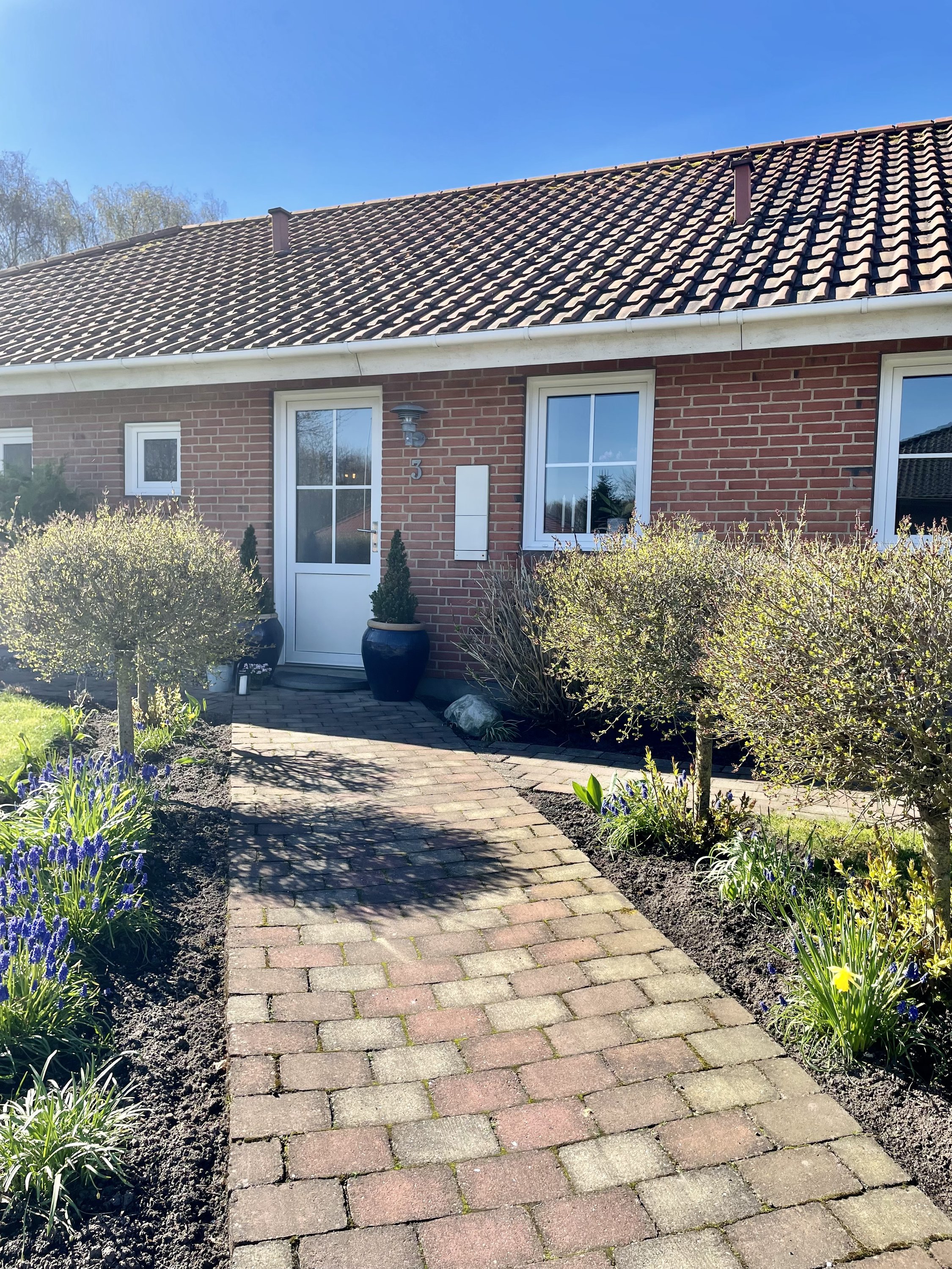 Fremhævet facade billede i fuldskærmstilstand. Billede af Gyvelvænget 3, 6920 Videbæk