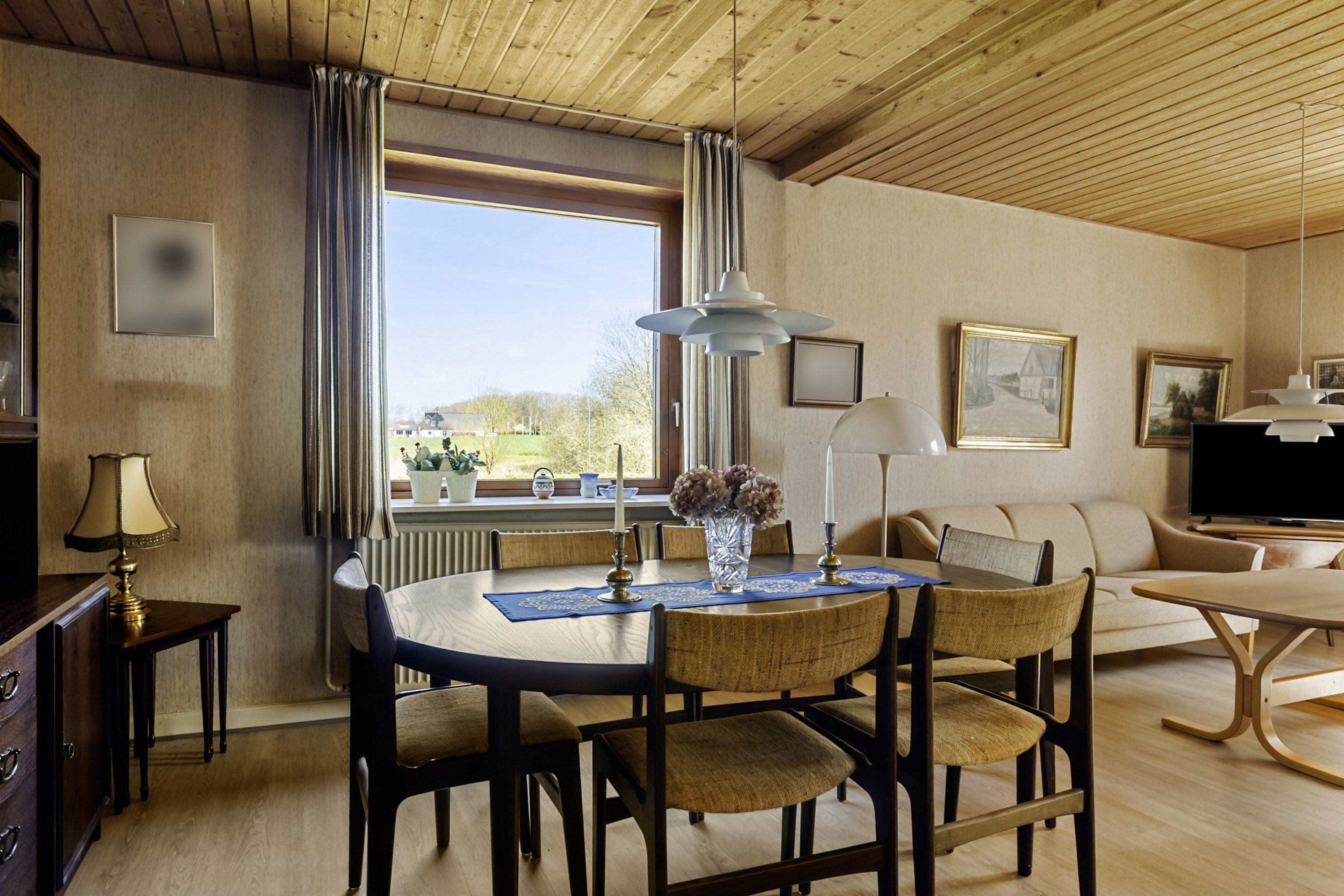 Fremhævet stue billede i fuldskærmstilstand. Billede af Langbjergvej 2, 6621 Gesten