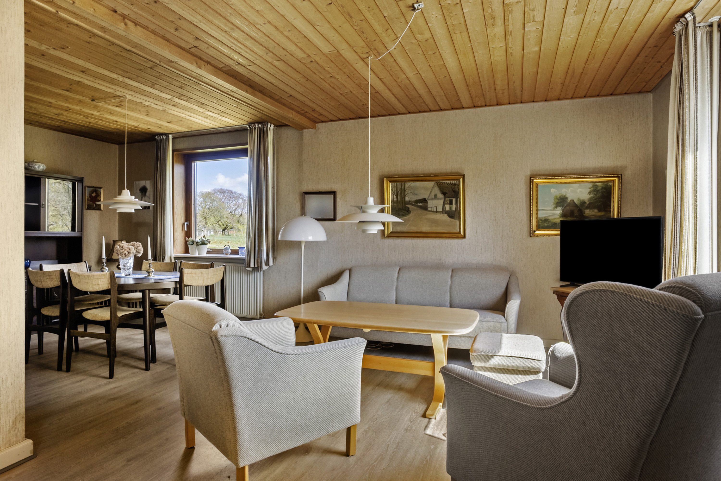 Fremhævet stue billede i fuldskærmstilstand. Billede af Langbjergvej 2, 6621 Gesten