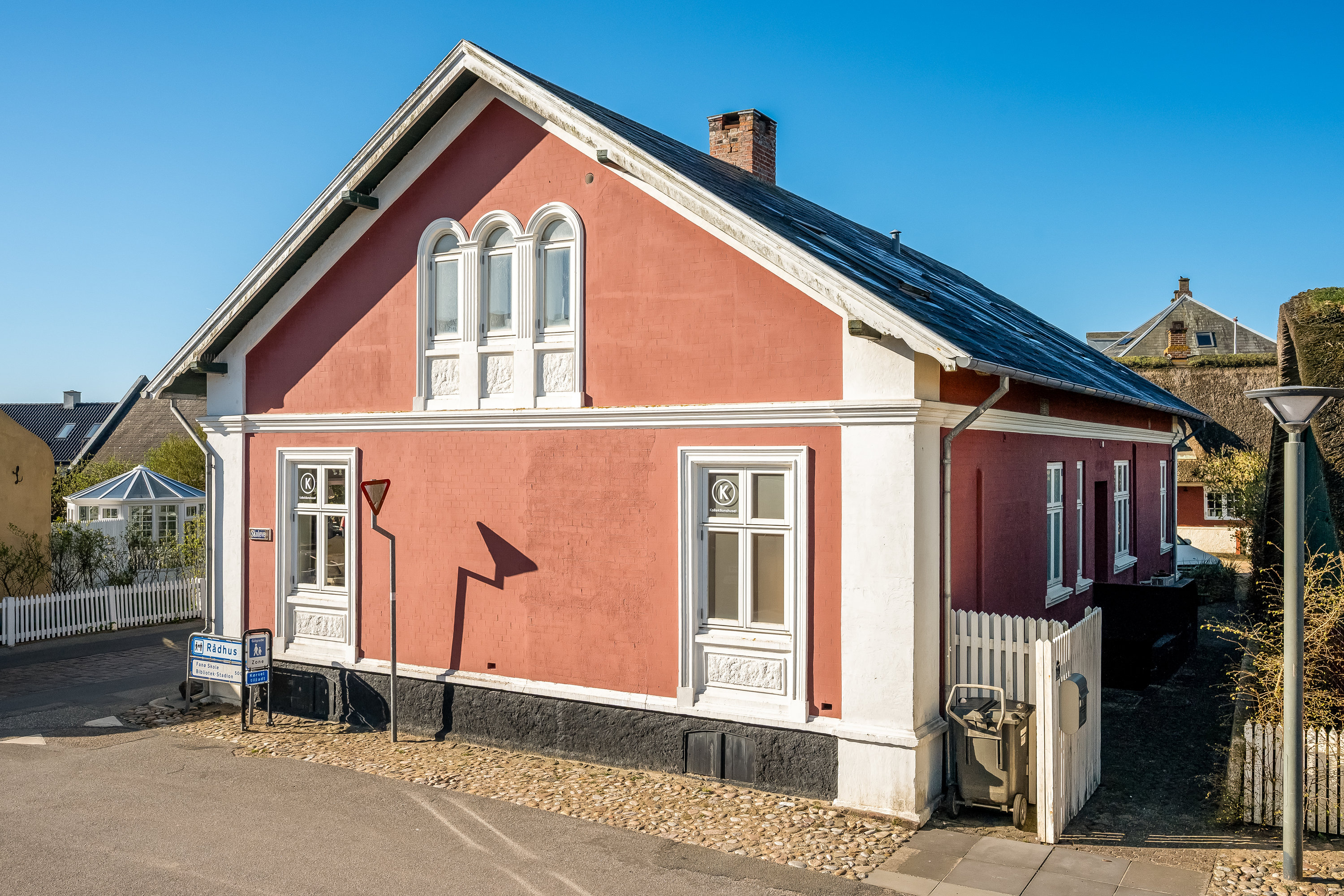 Fremhævet facade billede i fuldskærmstilstand. Billede af Hovedgaden 61, Nordby, 6720 Fanø
