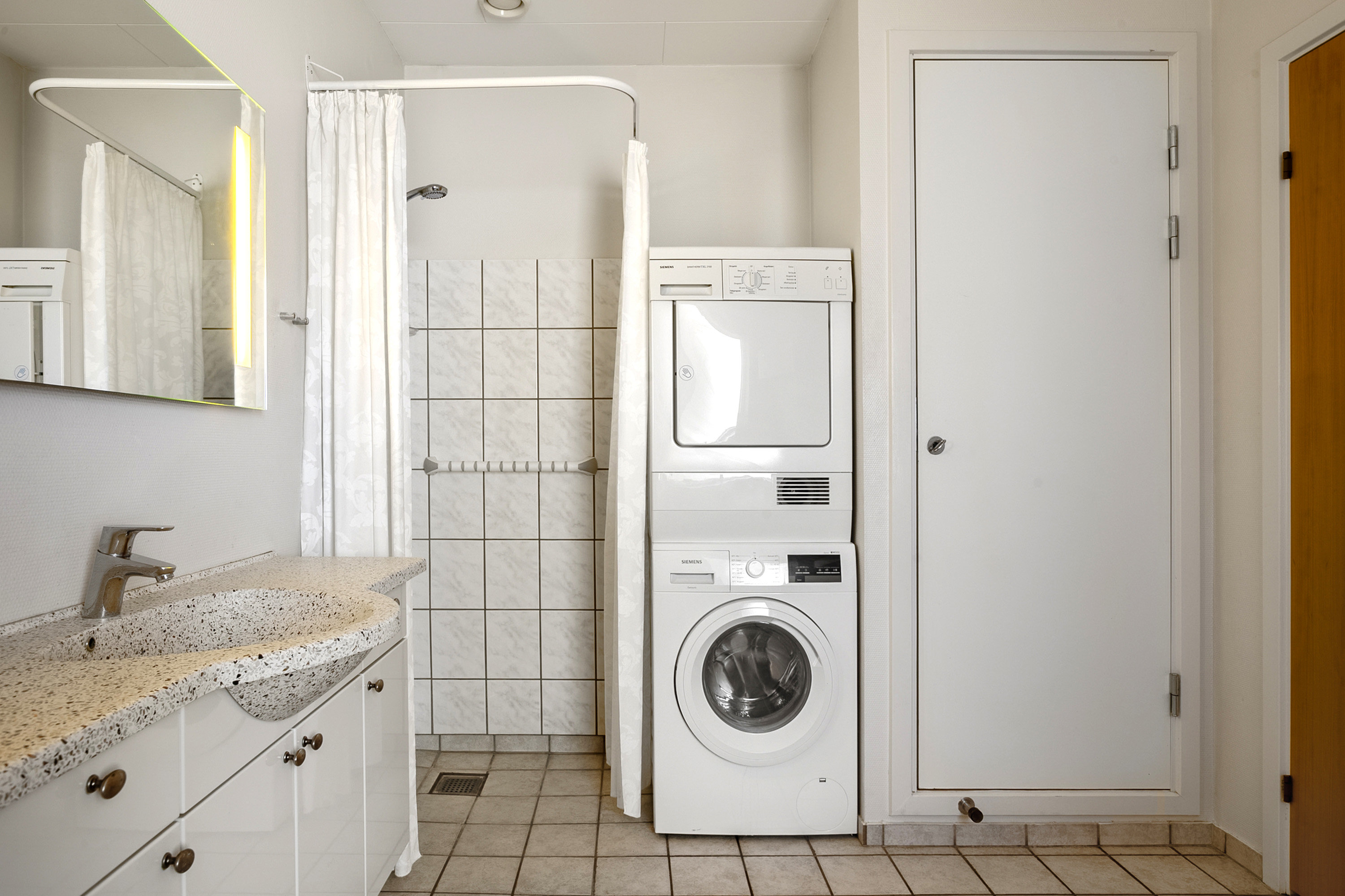 Fremhævet badeværelse billede i fuldskærmstilstand. Billede af Rødekro Midt 8, 2., 6230 Rødekro