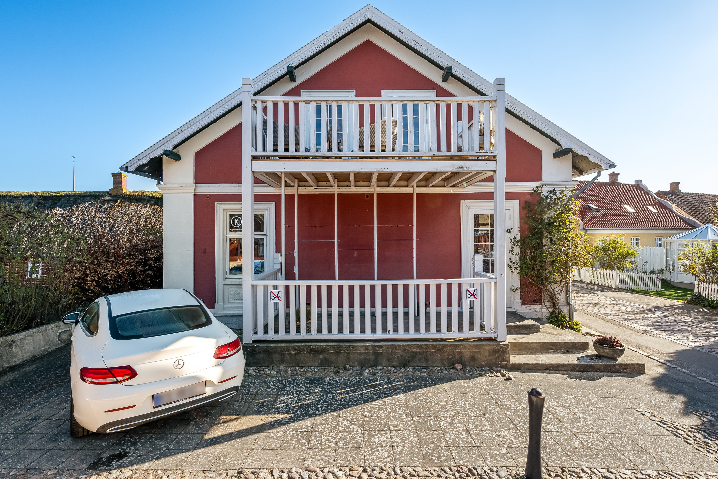 Fremhævet facade billede i fuldskærmstilstand. Billede af Hovedgaden 61, Nordby, 6720 Fanø