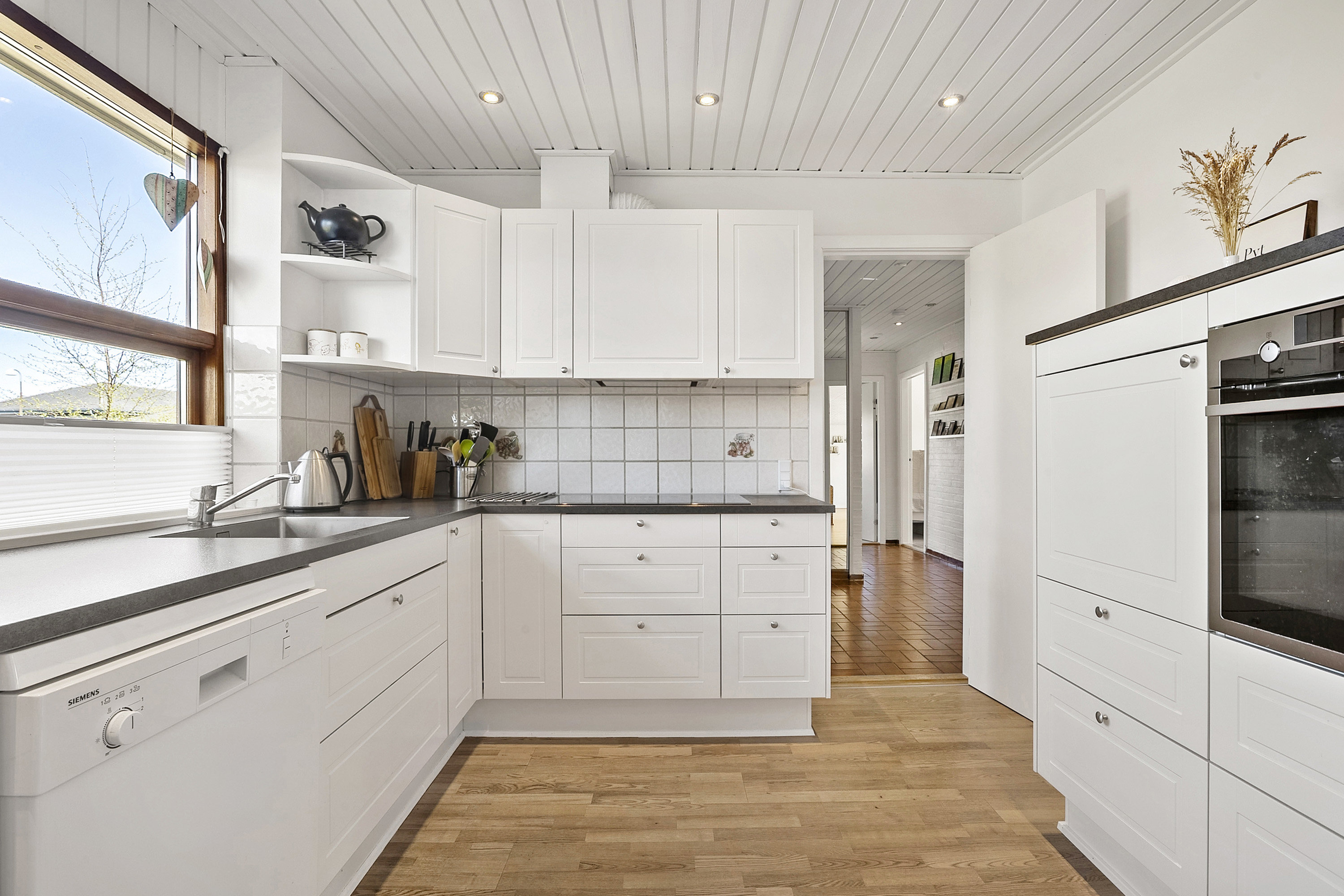 Fremhævet køkken billede i fuldskærmstilstand. Billede af Hesselbjerg 21, Løjt Kirkeby, 6200 Aabenraa