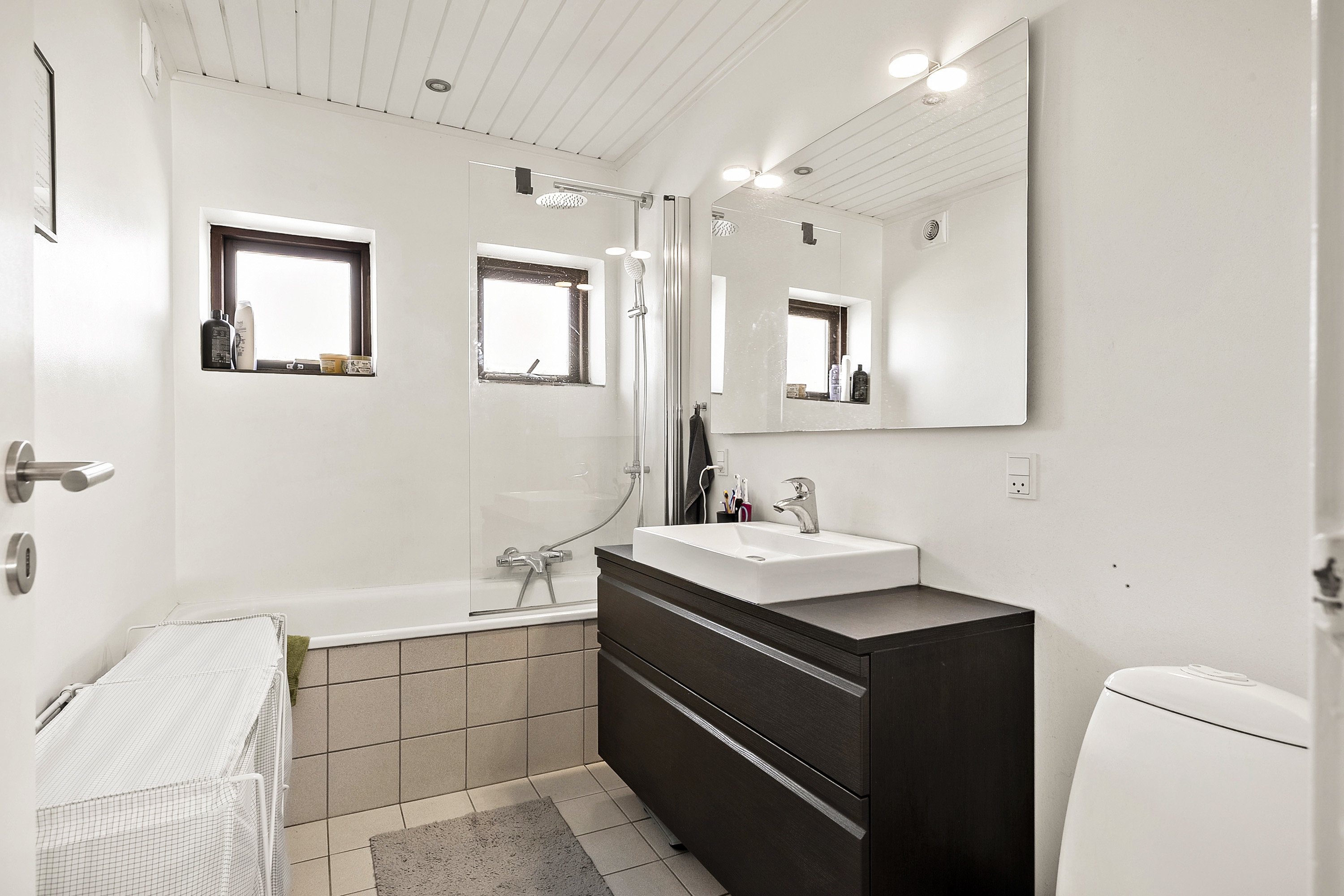 Fremhævet badeværelse billede i fuldskærmstilstand. Billede af Hesselbjerg 21, Løjt Kirkeby, 6200 Aabenraa