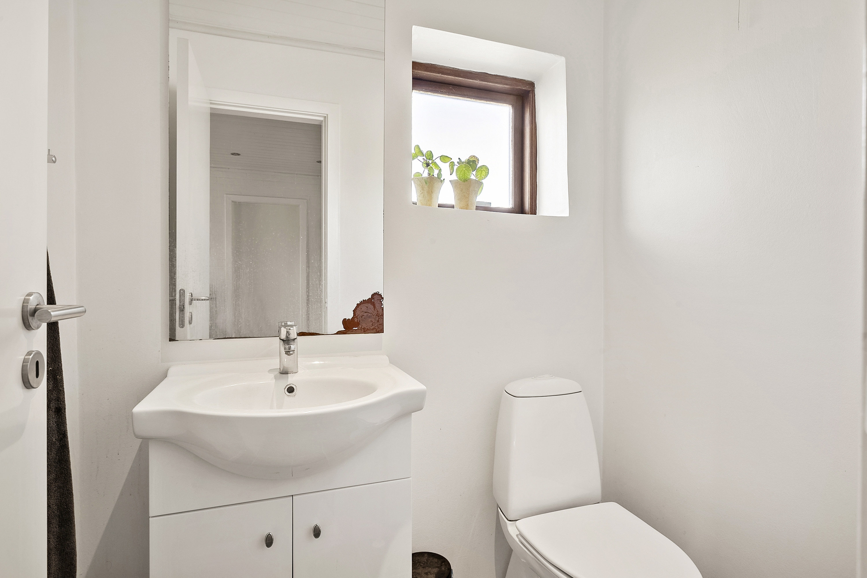 Fremhævet toilet billede i fuldskærmstilstand. Billede af Hesselbjerg 21, Løjt Kirkeby, 6200 Aabenraa