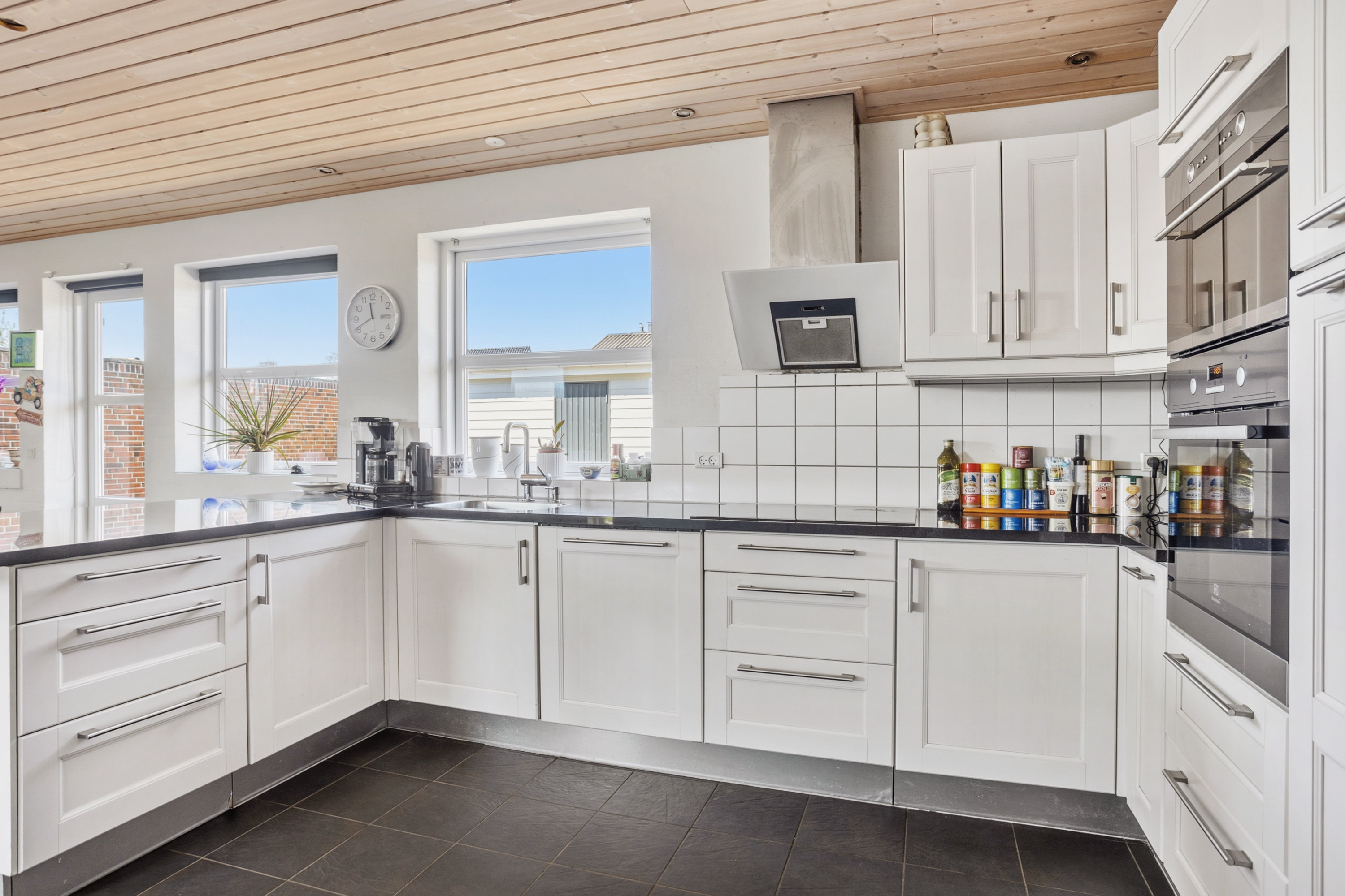 Fremhævet køkken billede i fuldskærmstilstand. Billede af Hjulmagervej 59, 9300 Sæby