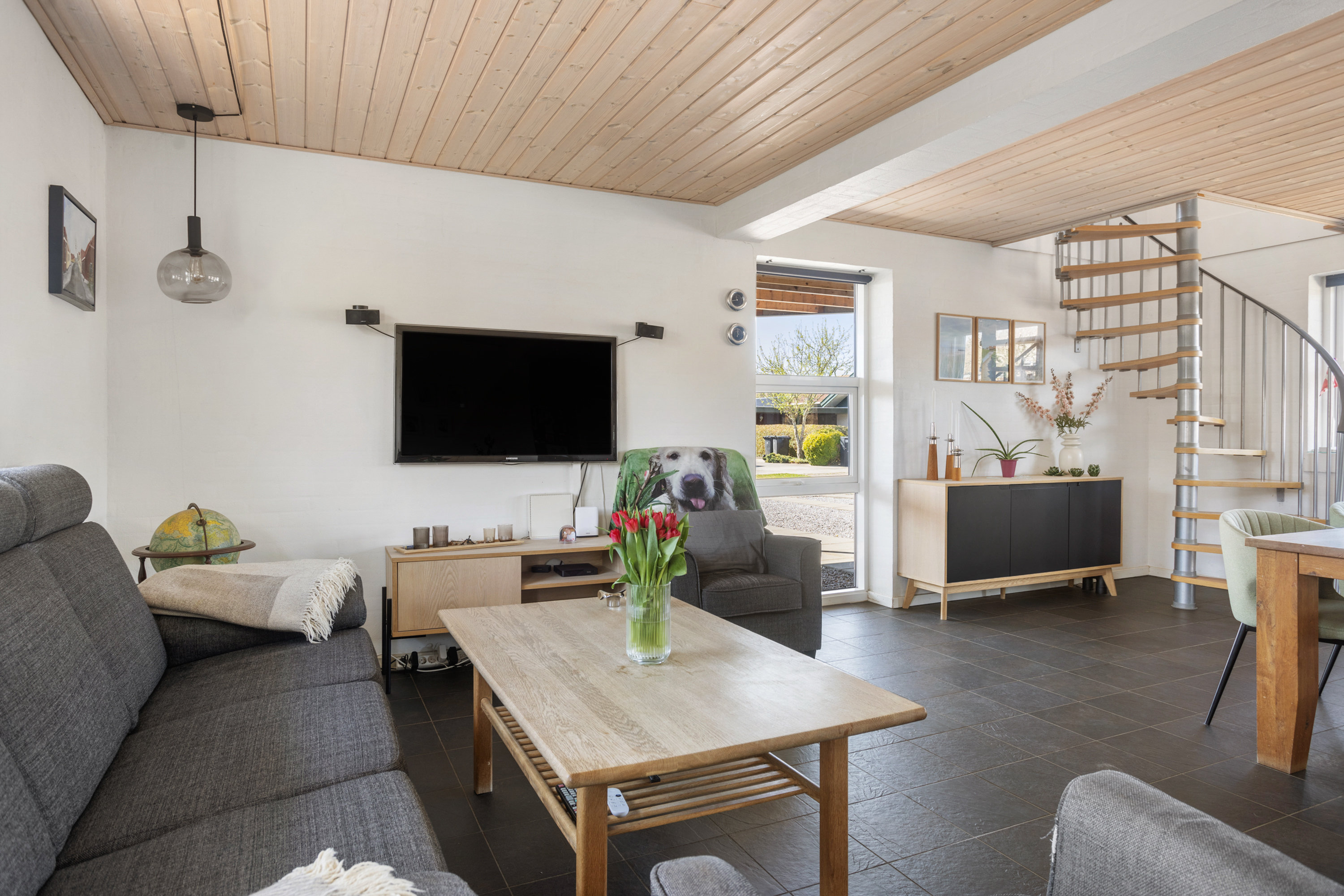 Fremhævet stue billede i fuldskærmstilstand. Billede af Hjulmagervej 59, 9300 Sæby