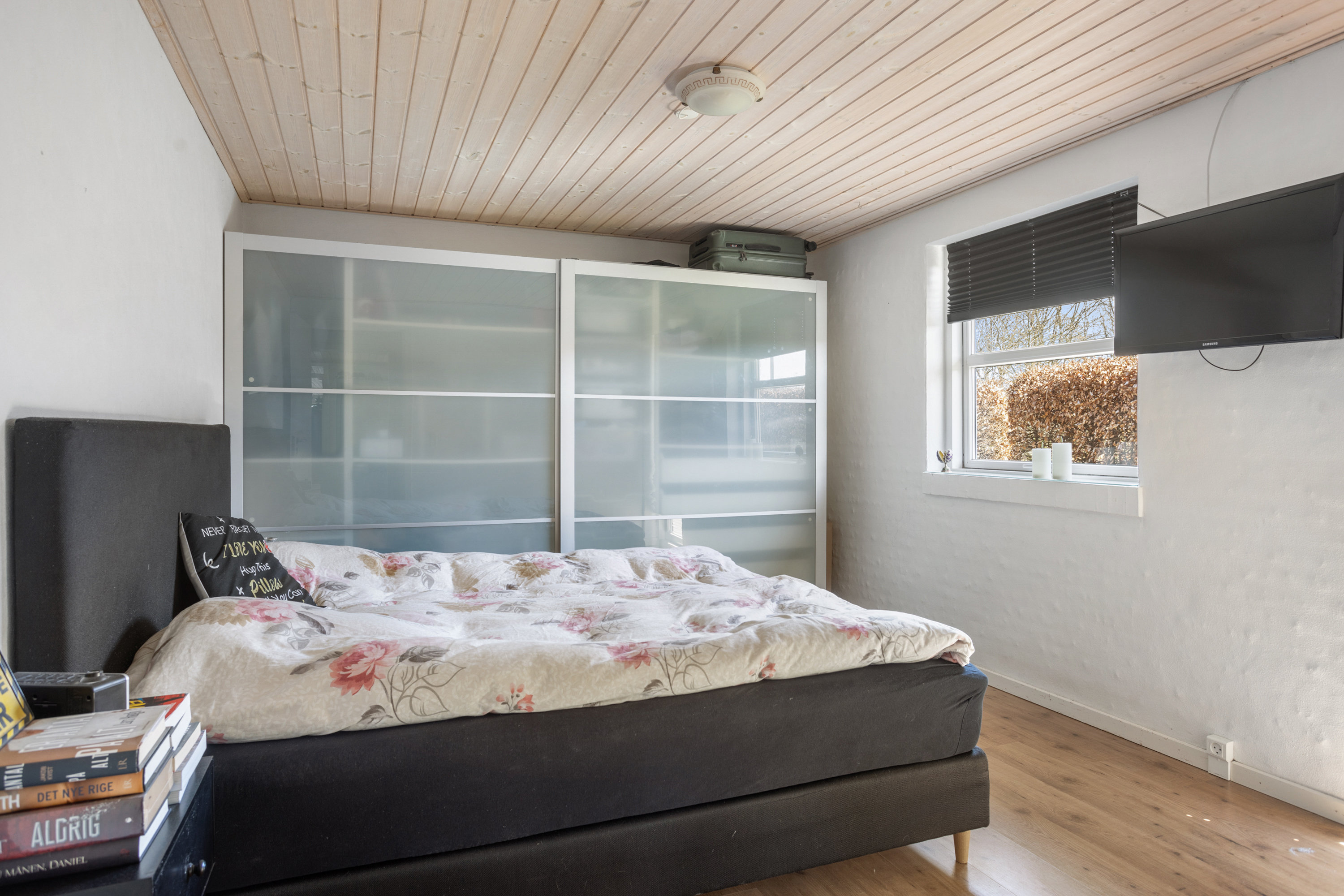 Fremhævet soveværelse billede i fuldskærmstilstand. Billede af Hjulmagervej 59, 9300 Sæby