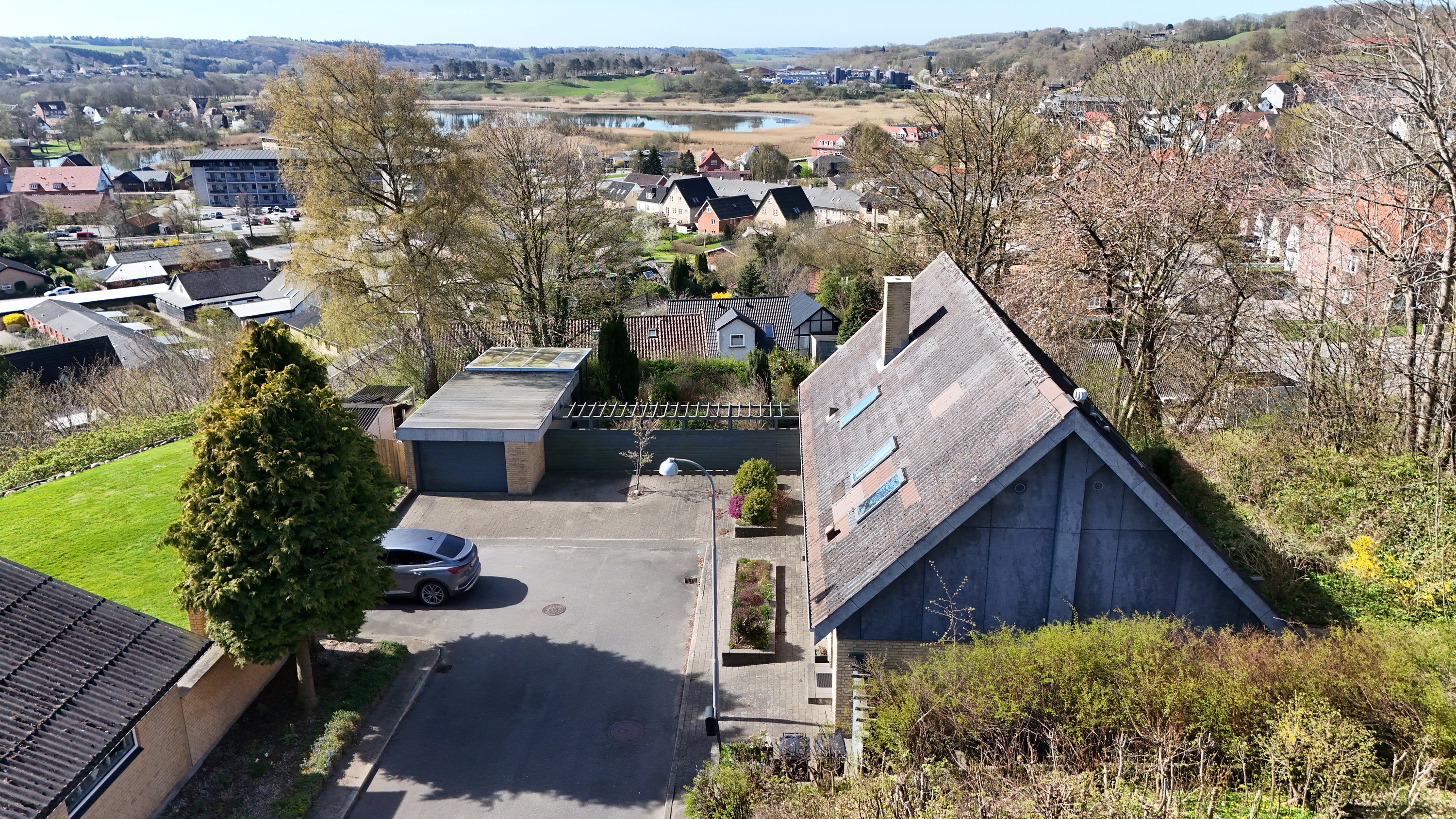 Fremhævet drone billede i fuldskærmstilstand. Billede af Solbakken 12, 9500 Hobro
