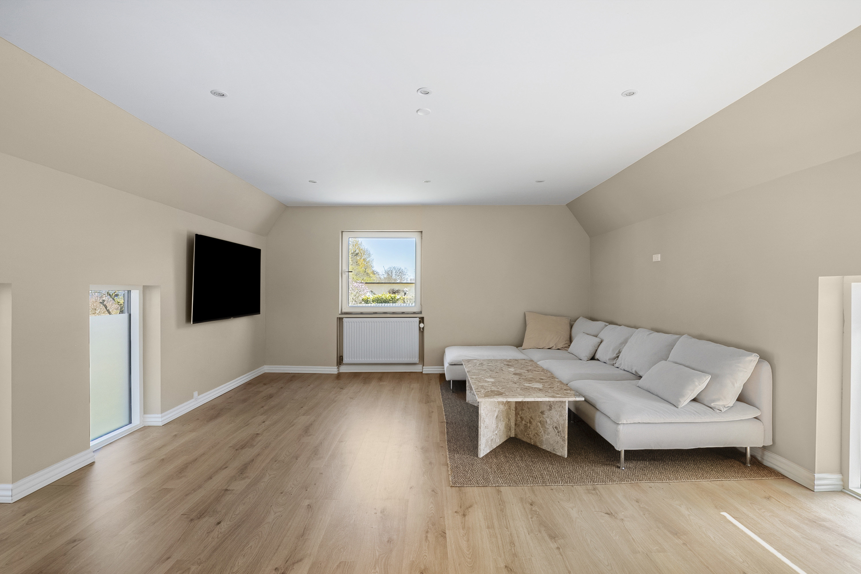 Fremhævet stue billede i fuldskærmstilstand. Billede af Kragenæsvej 18, Seden, 5240 Odense NØ