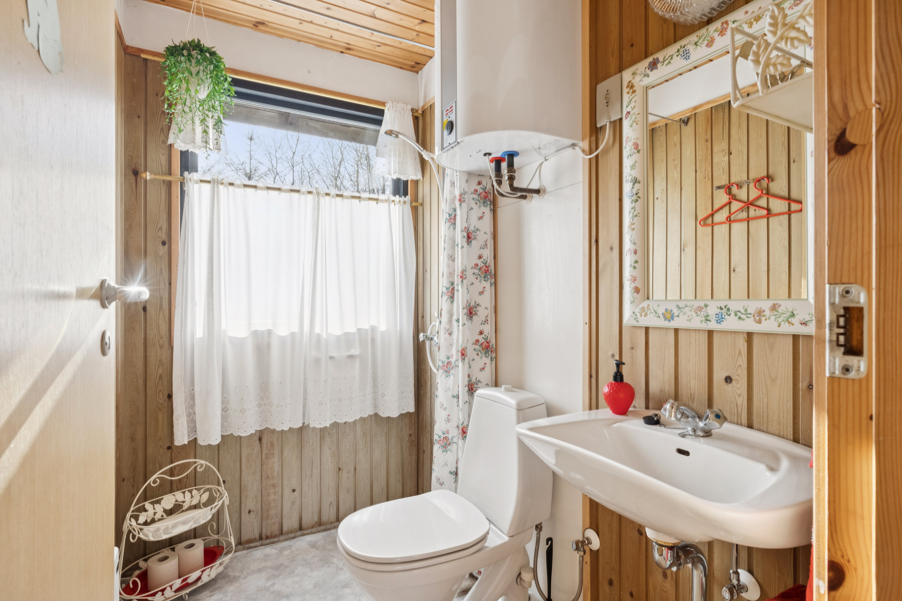 Fremhævet badeværelse billede i fuldskærmstilstand. Billede af Gl. Randersvej 21, Hedeskov, 8410 Rønde