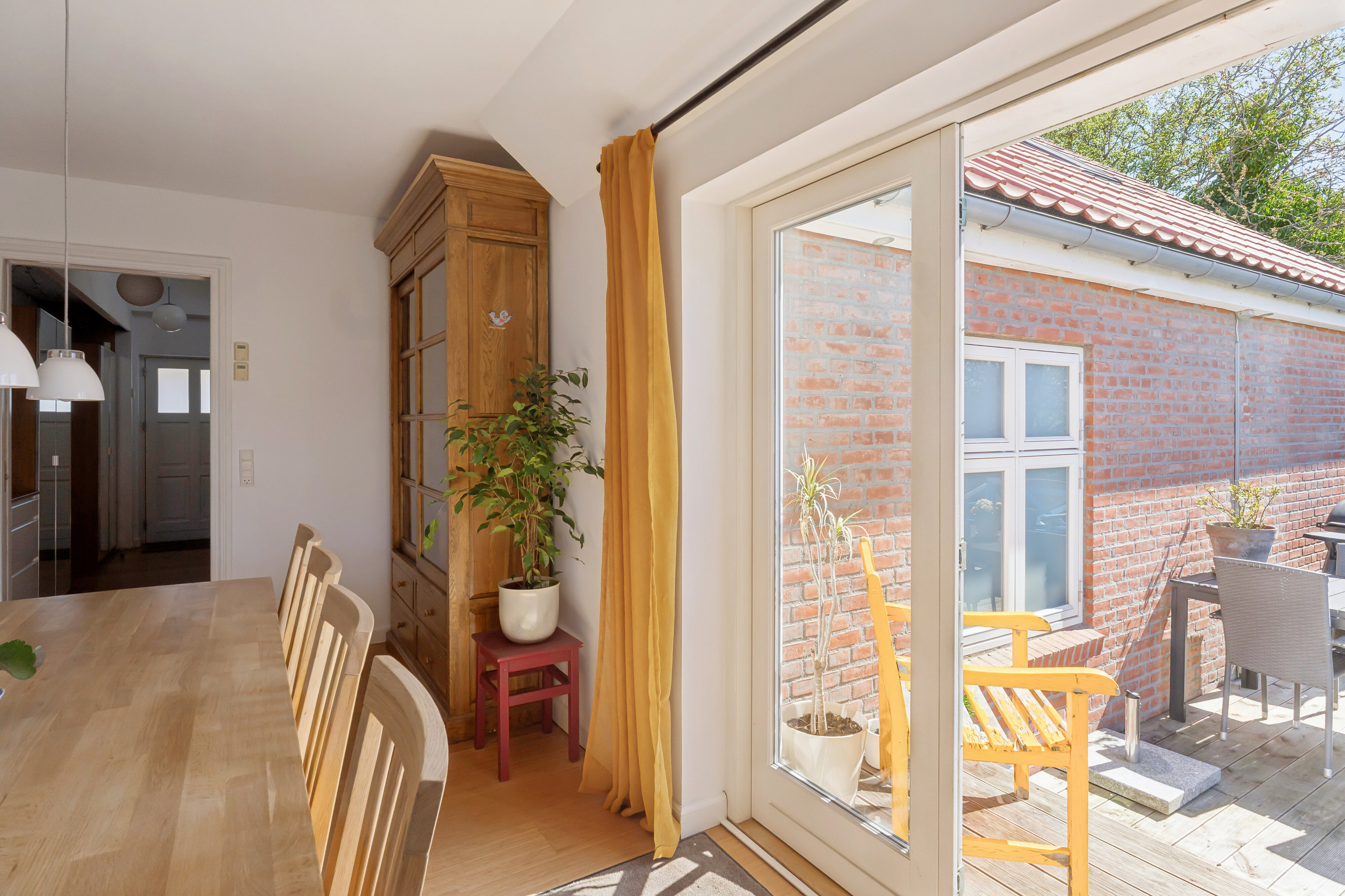 Fremhævet spiseplads billede i fuldskærmstilstand. Billede af Kløverdalen 3, 4000 Roskilde