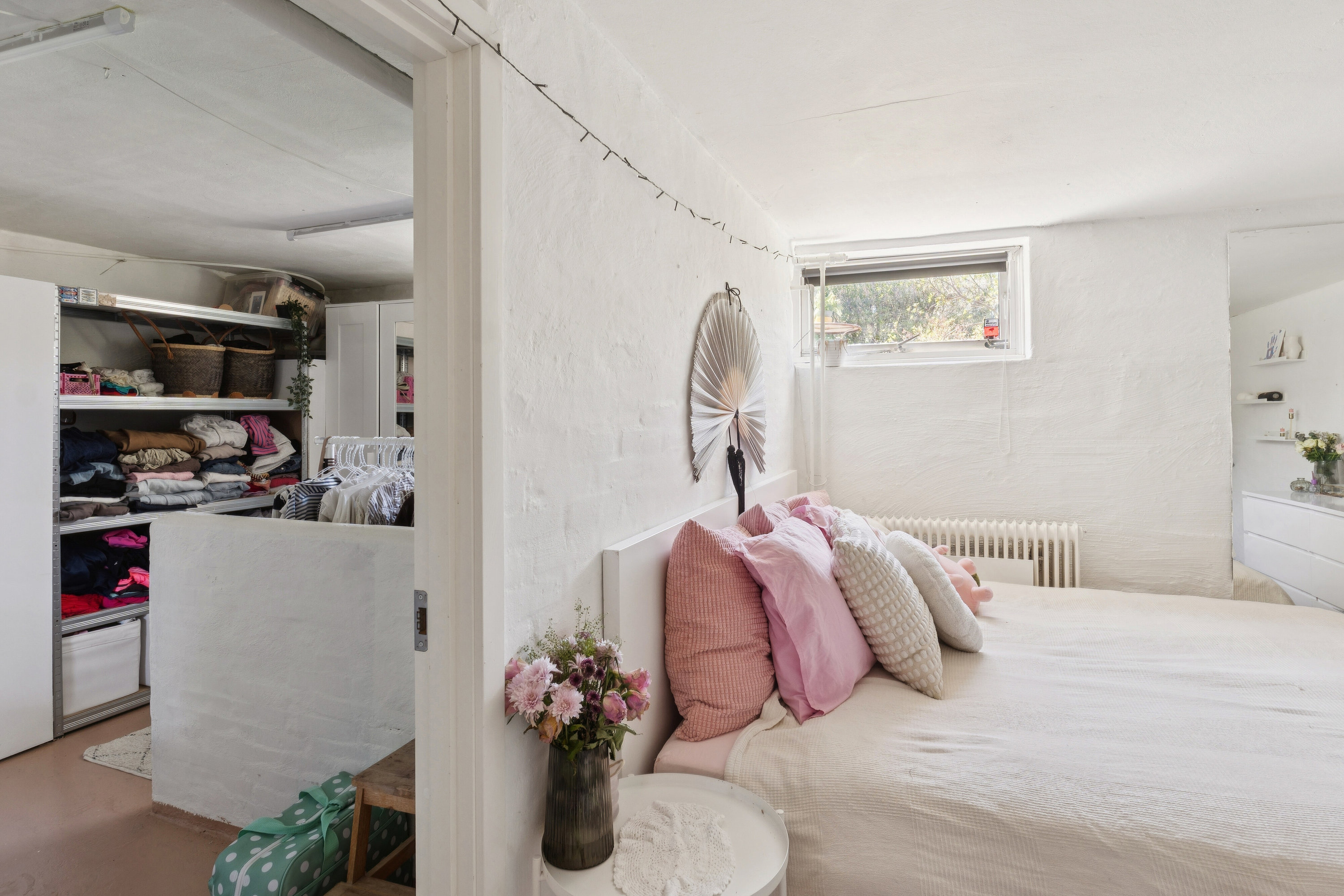 Fremhævet forældresoveværelse billede i fuldskærmstilstand. Billede af Kløverdalen 3, 4000 Roskilde