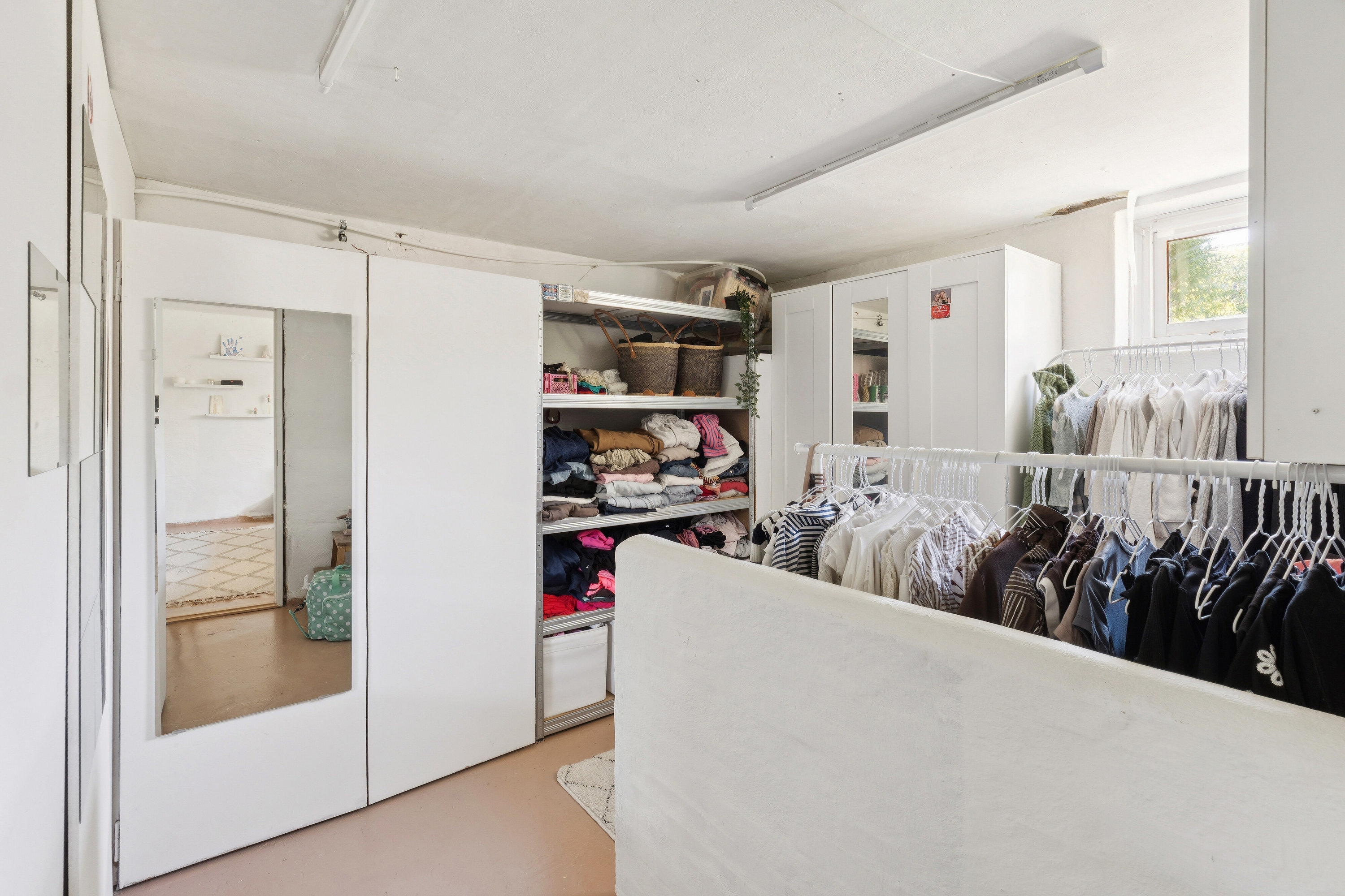 Fremhævet indendørs billede i fuldskærmstilstand. Billede af Kløverdalen 3, 4000 Roskilde