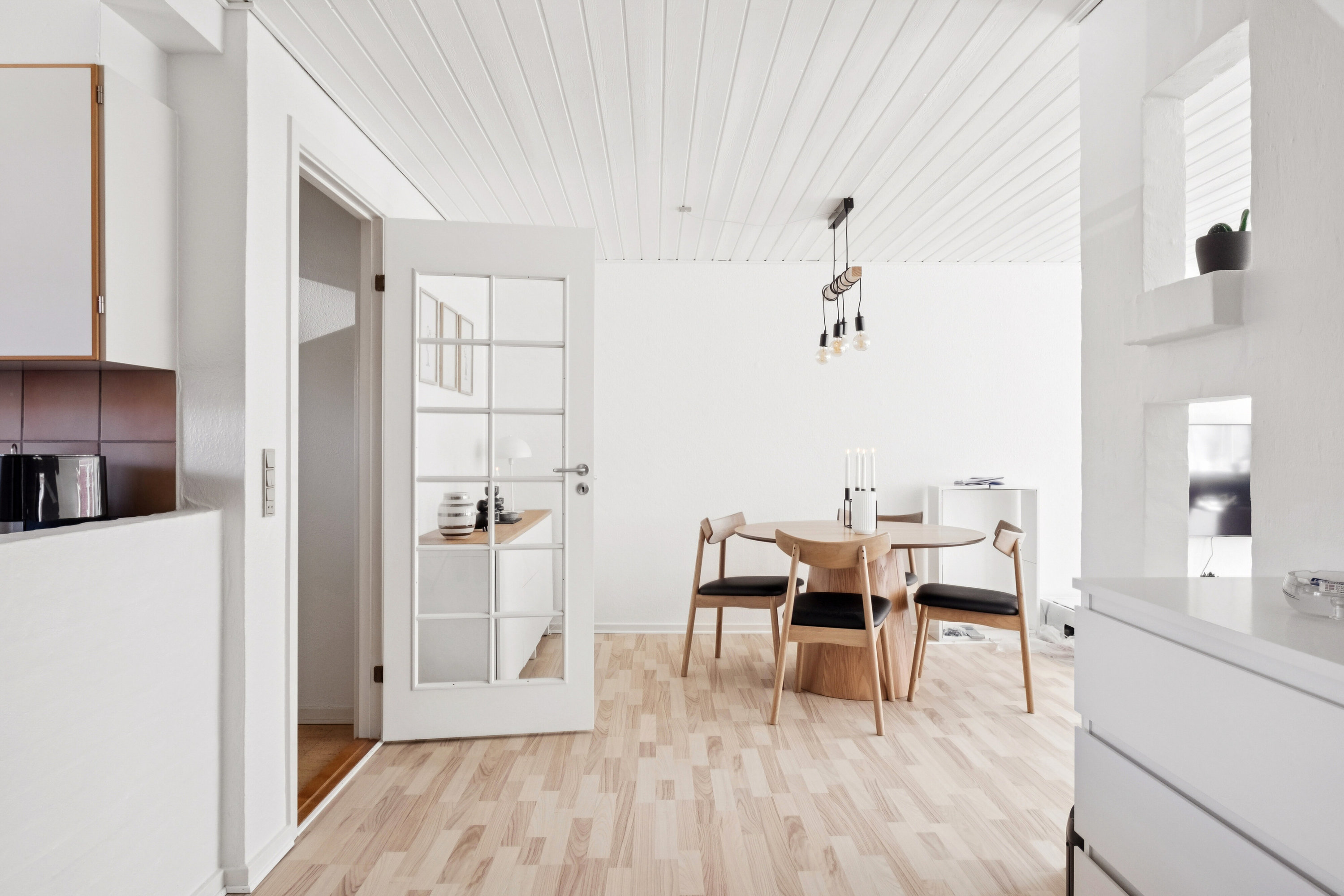 Fremhævet spisestue billede i fuldskærmstilstand. Billede af Dronningensgade 25D, 9800 Hjørring