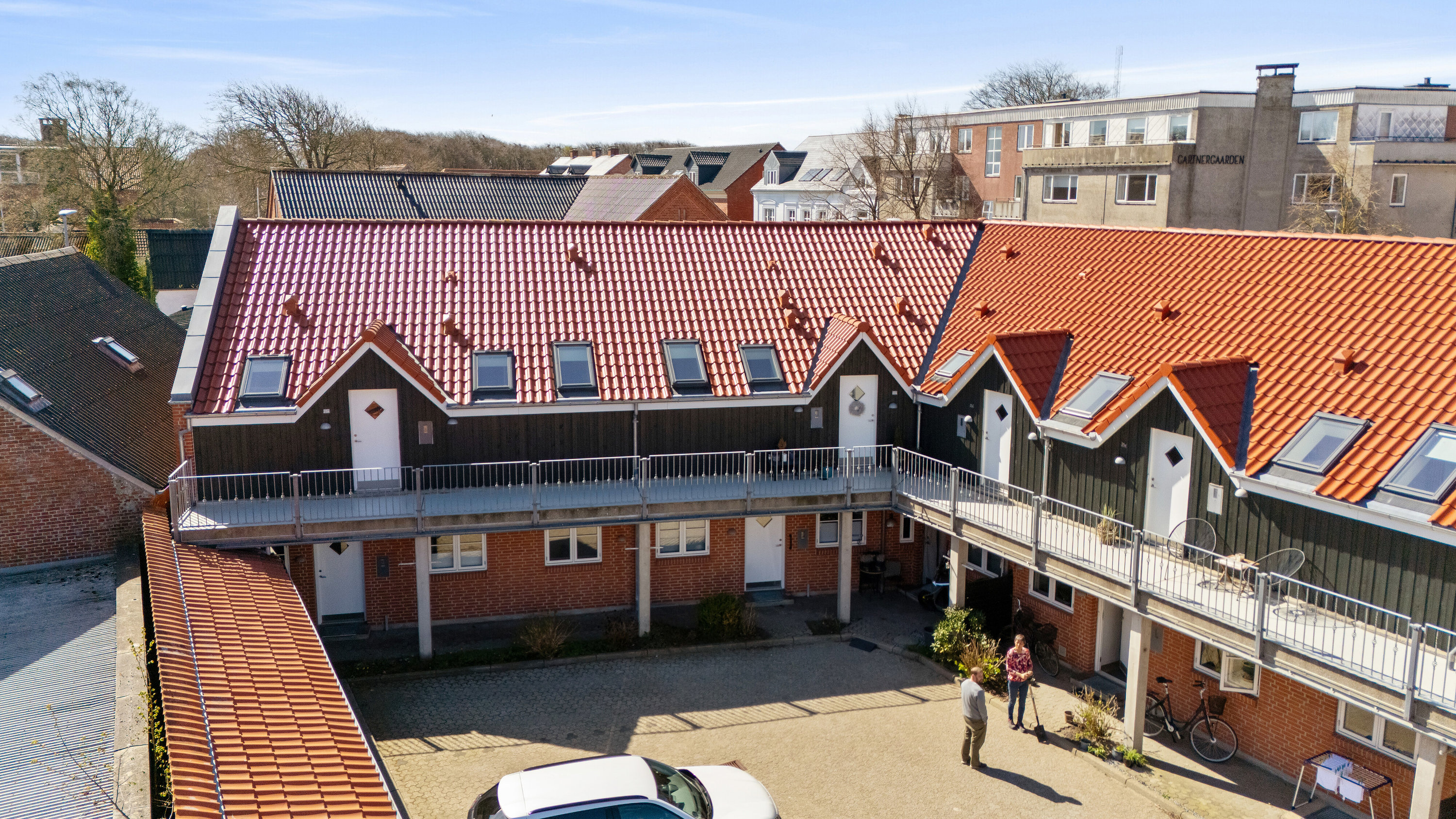 Fremhævet set fra haven billede i fuldskærmstilstand. Billede af Dronningensgade 25D, 9800 Hjørring