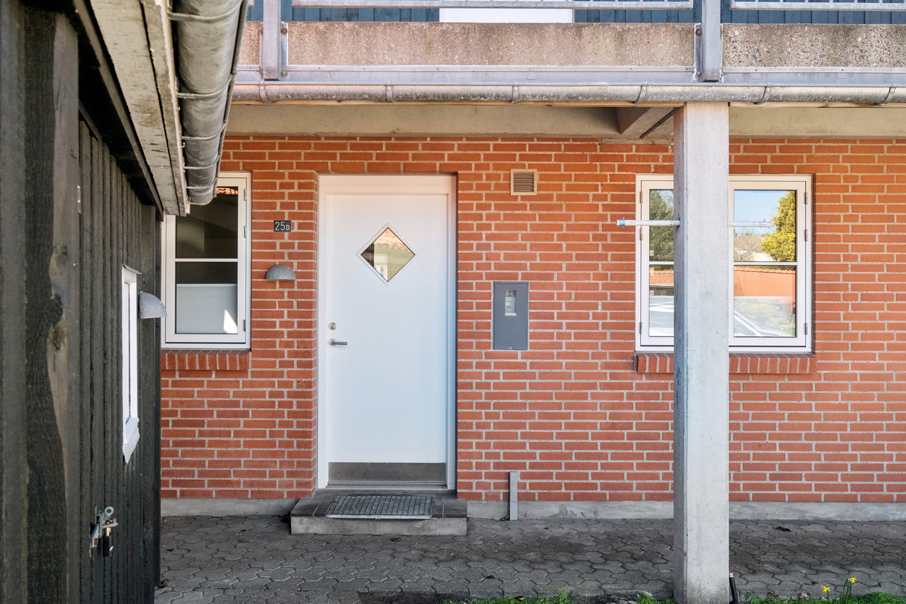 Fremhævet set fra vejen billede i fuldskærmstilstand. Billede af Dronningensgade 25D, 9800 Hjørring