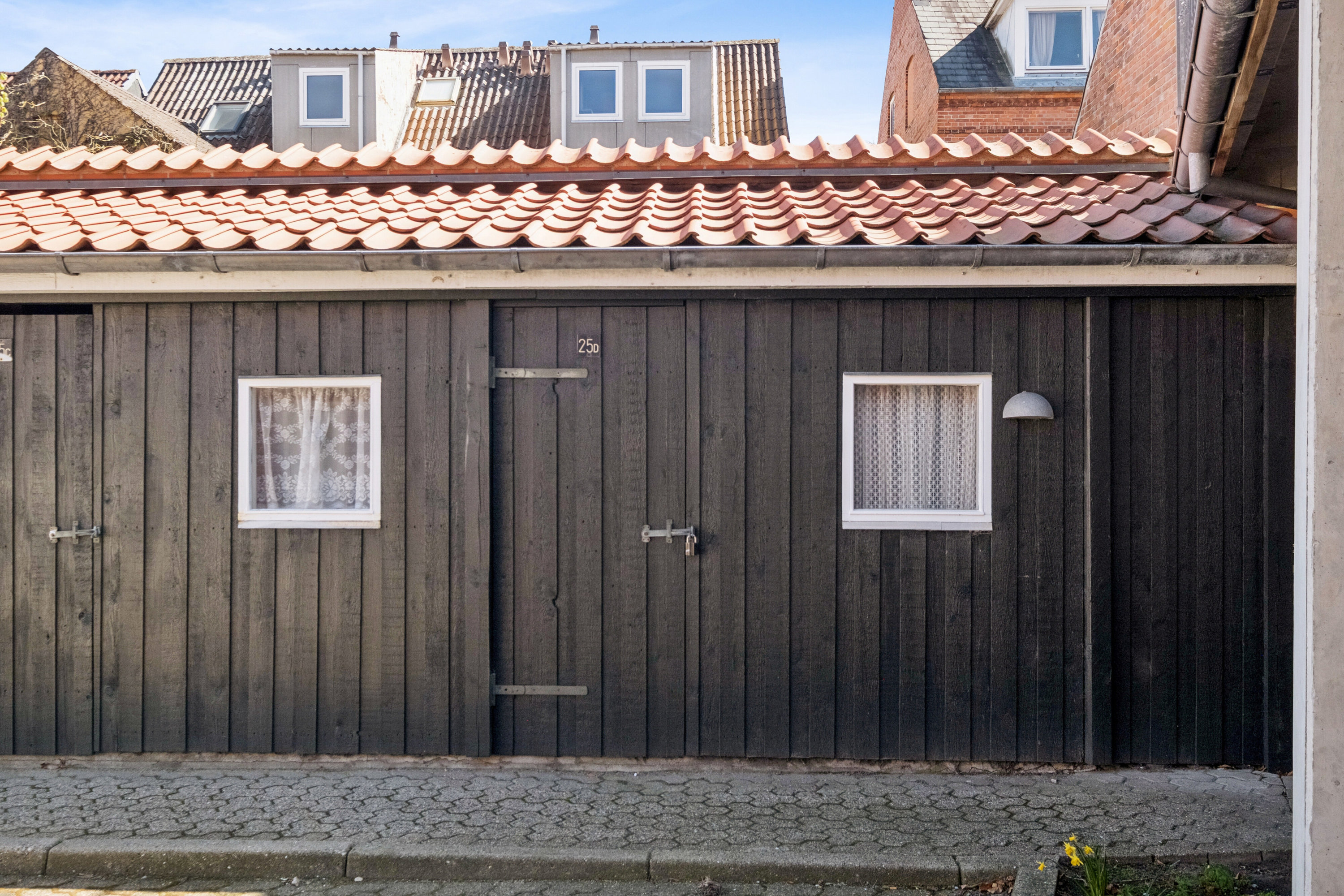 Fremhævet udhus billede i fuldskærmstilstand. Billede af Dronningensgade 25D, 9800 Hjørring