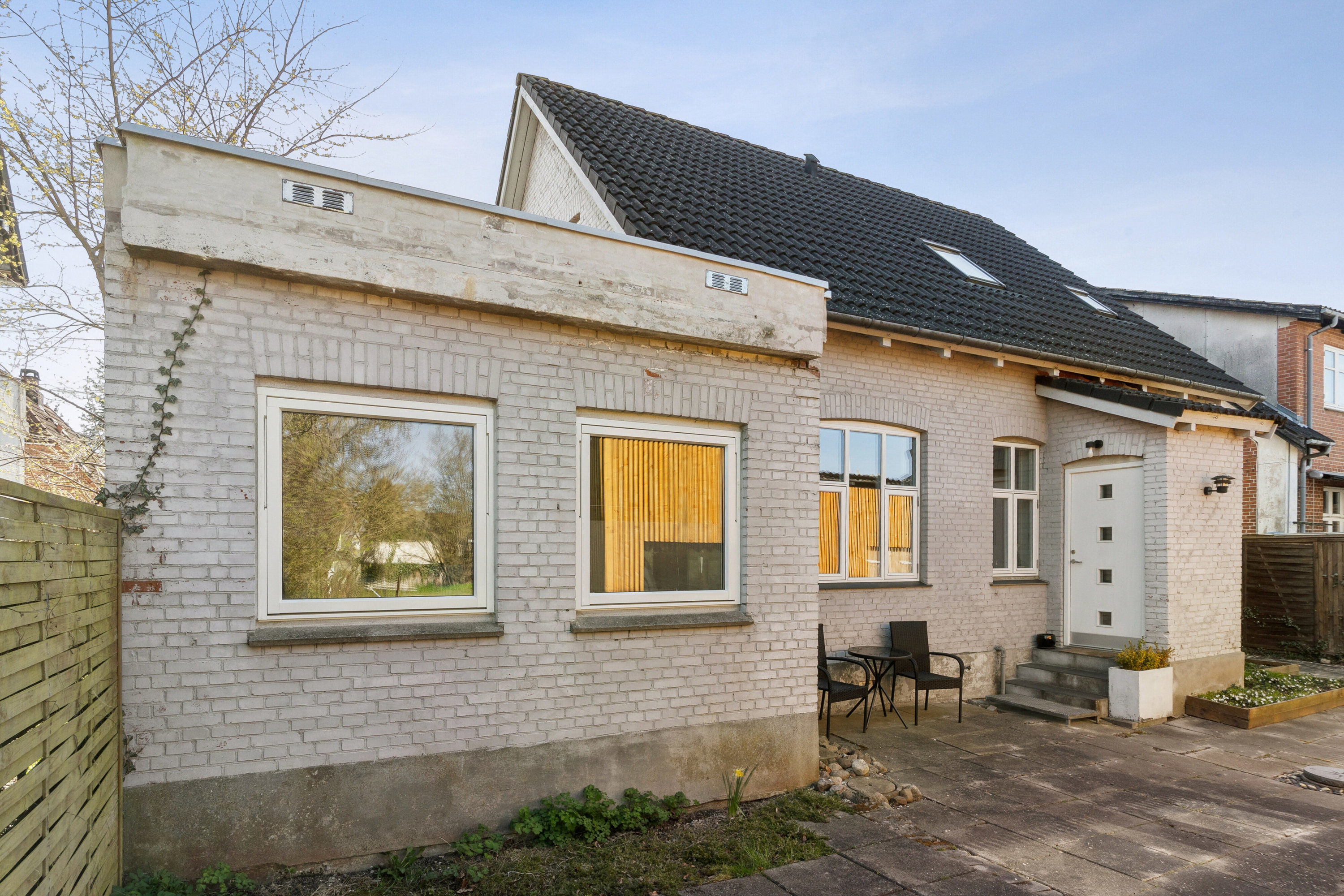 Fremhævet set fra vejen billede i fuldskærmstilstand. Billede af Bregentvedvej 47, 4690 Haslev