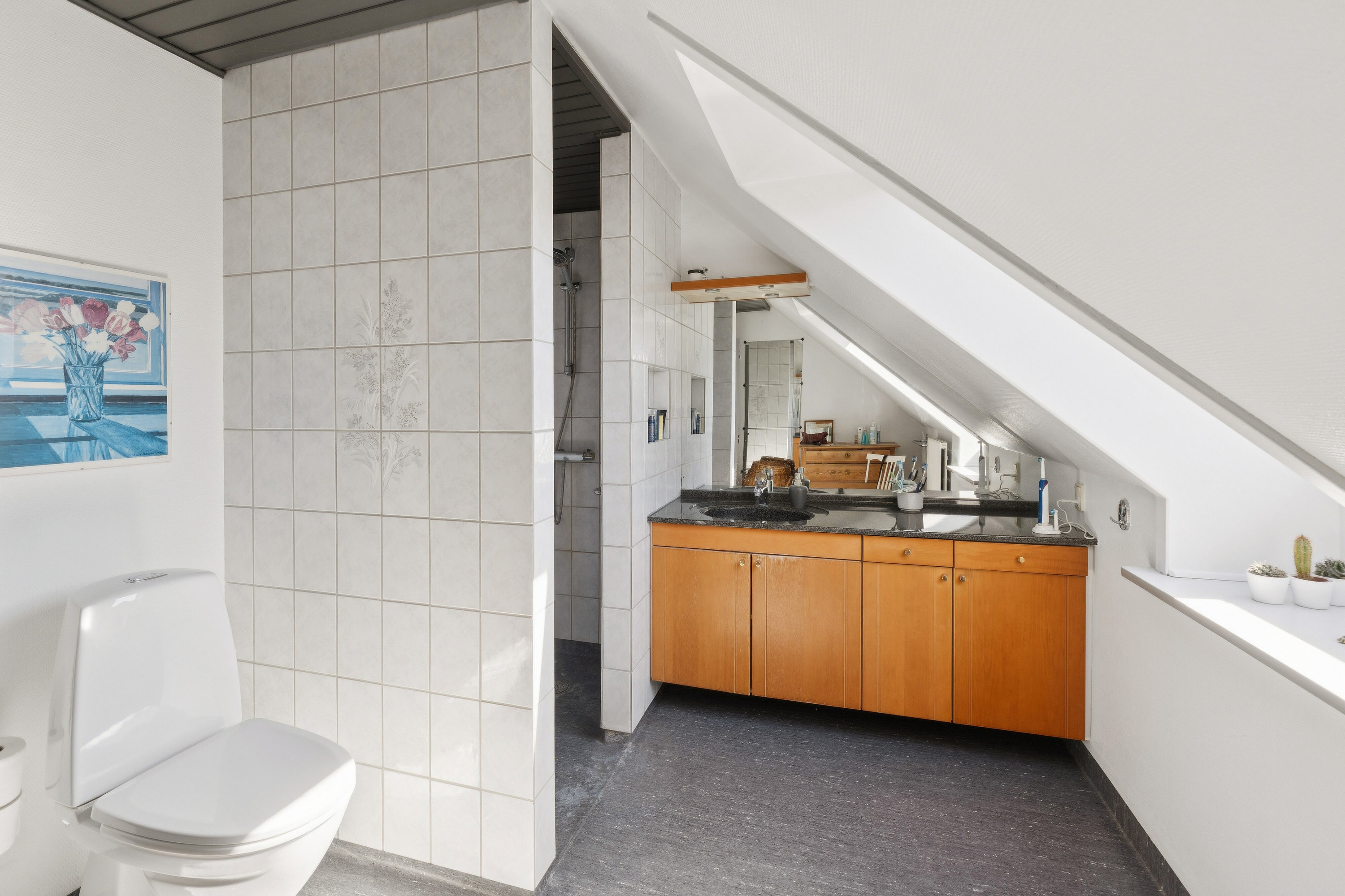 Fremhævet badeværelse billede i fuldskærmstilstand. Billede af Møllegårdsvej 2, Osted, 4320 Lejre