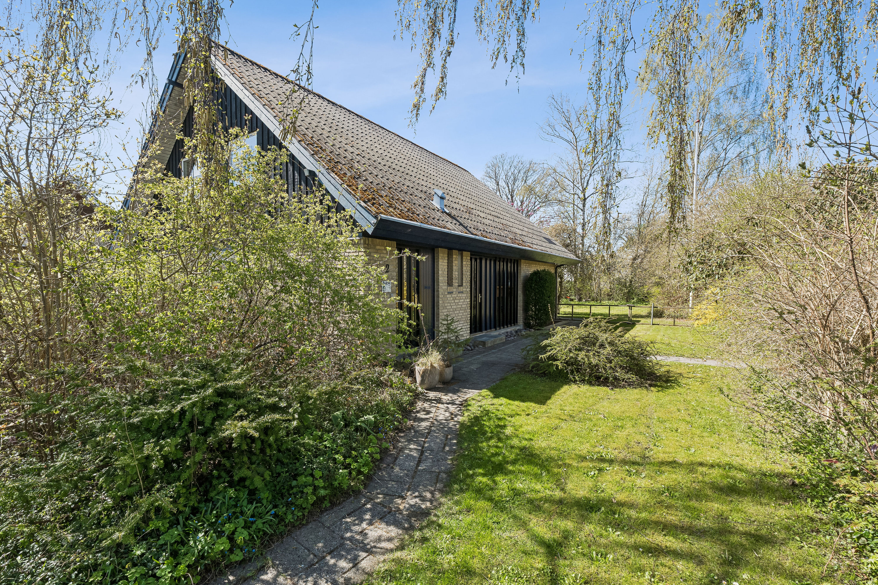 Fremhævet udendørs billede i fuldskærmstilstand. Billede af Møllegårdsvej 2, Osted, 4320 Lejre