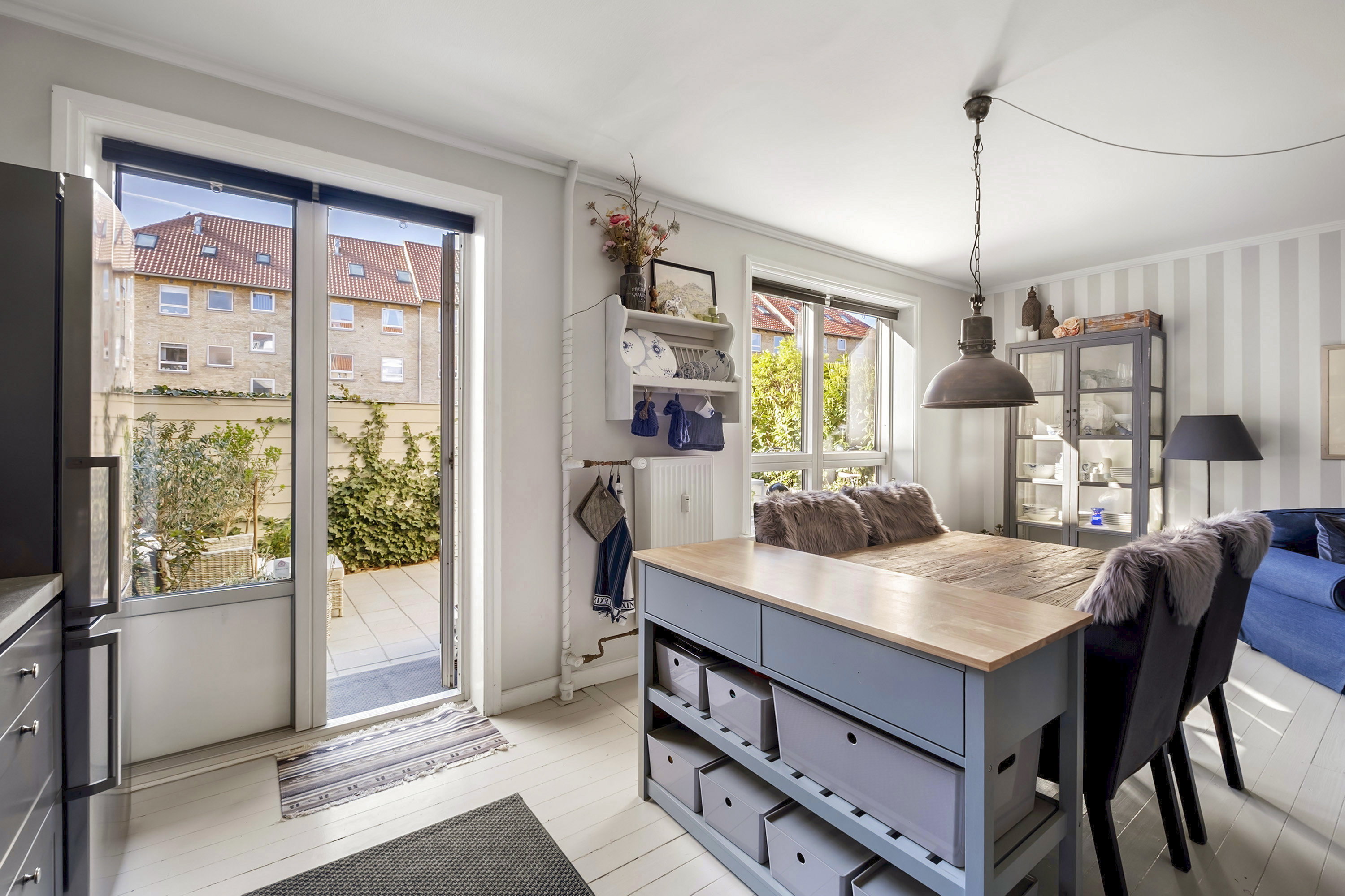 Fremhævet køkken billede i fuldskærmstilstand. Billede af Tværbommen 43, st.. th., 2820 Gentofte