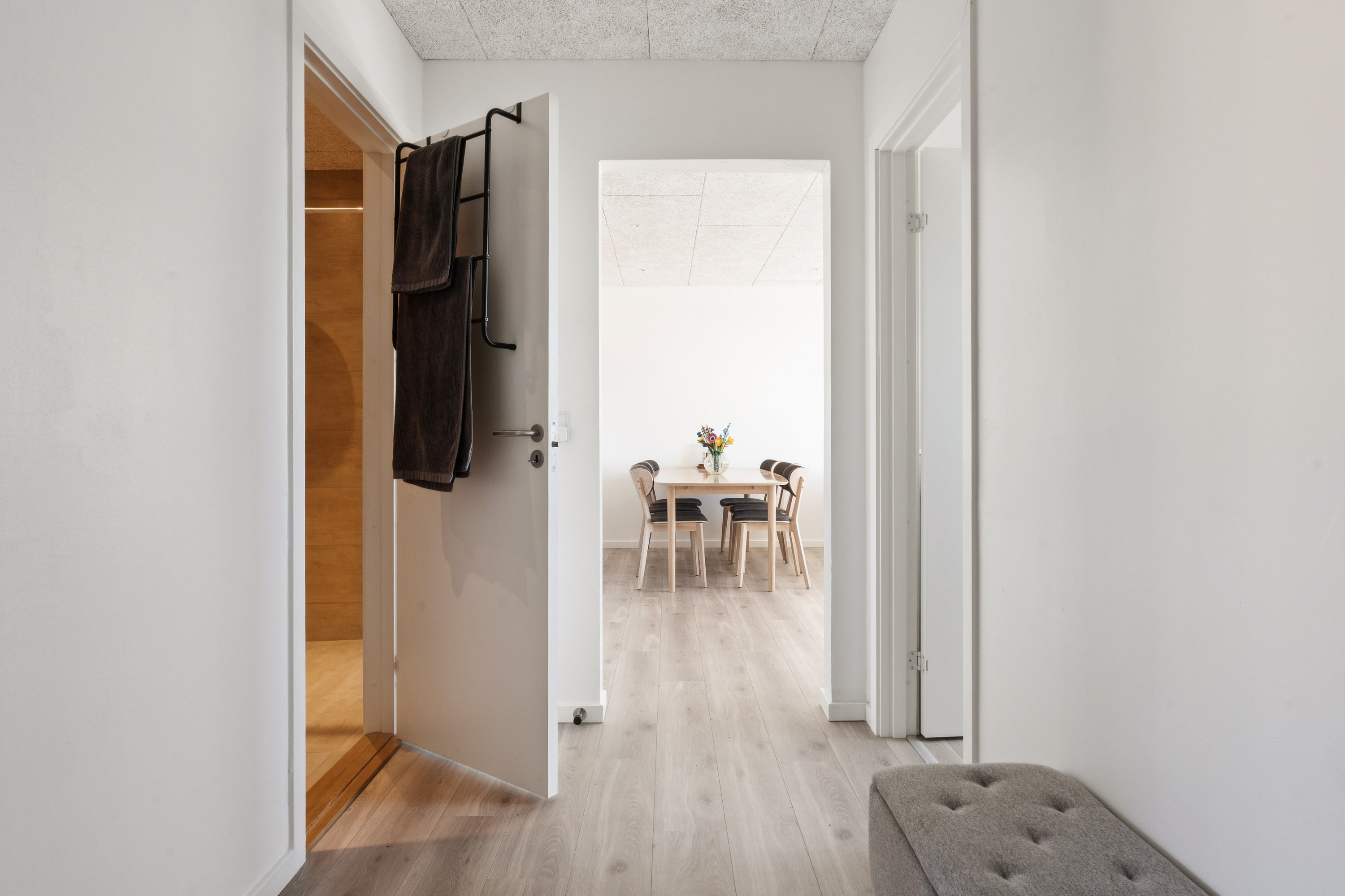 Fremhævet gang billede i fuldskærmstilstand. Billede af Blomstermarken 107, 1. tv., 9000 Aalborg