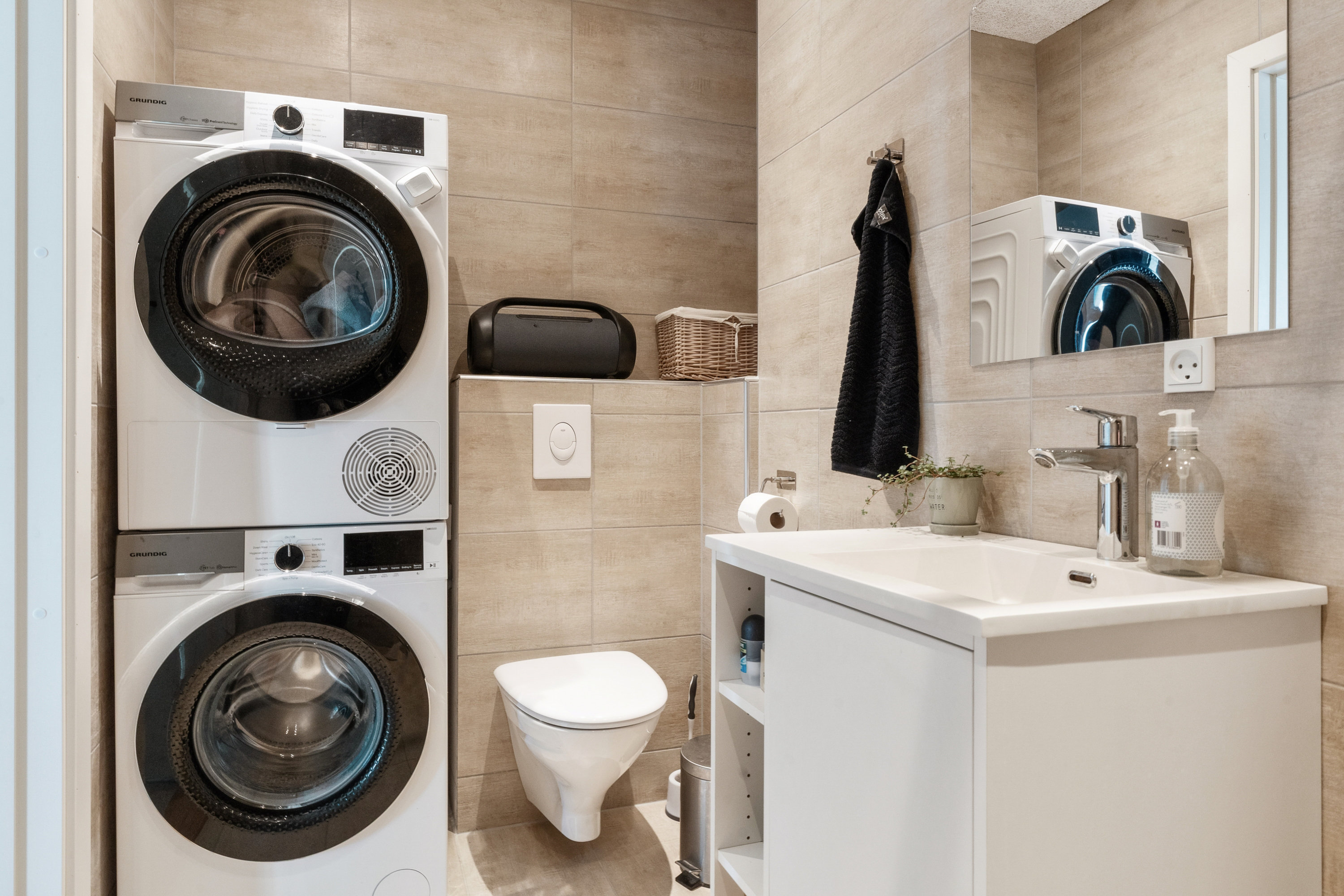 Fremhævet bad billede i fuldskærmstilstand. Billede af Blomstermarken 107, 1. tv., 9000 Aalborg