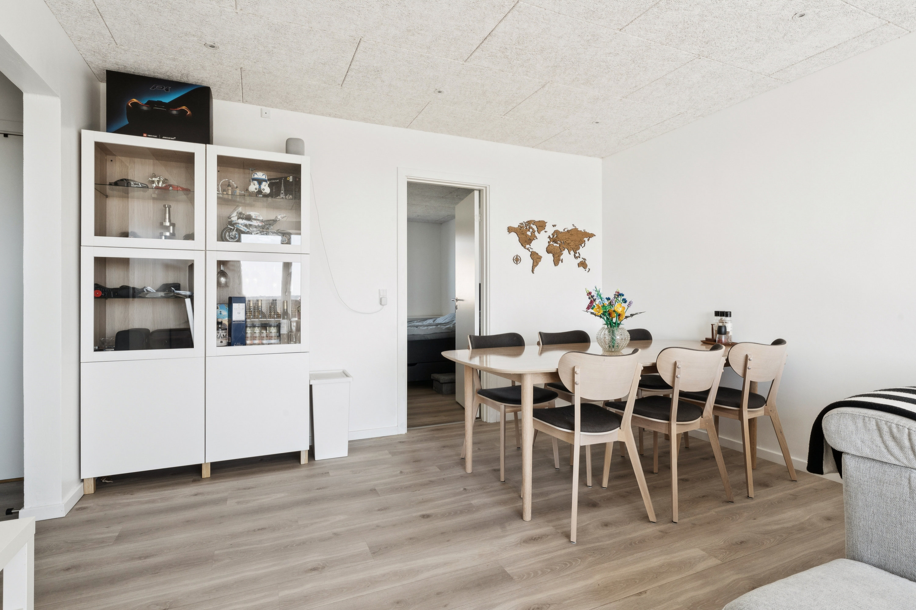 Fremhævet stue billede i fuldskærmstilstand. Billede af Blomstermarken 107, 1. tv., 9000 Aalborg