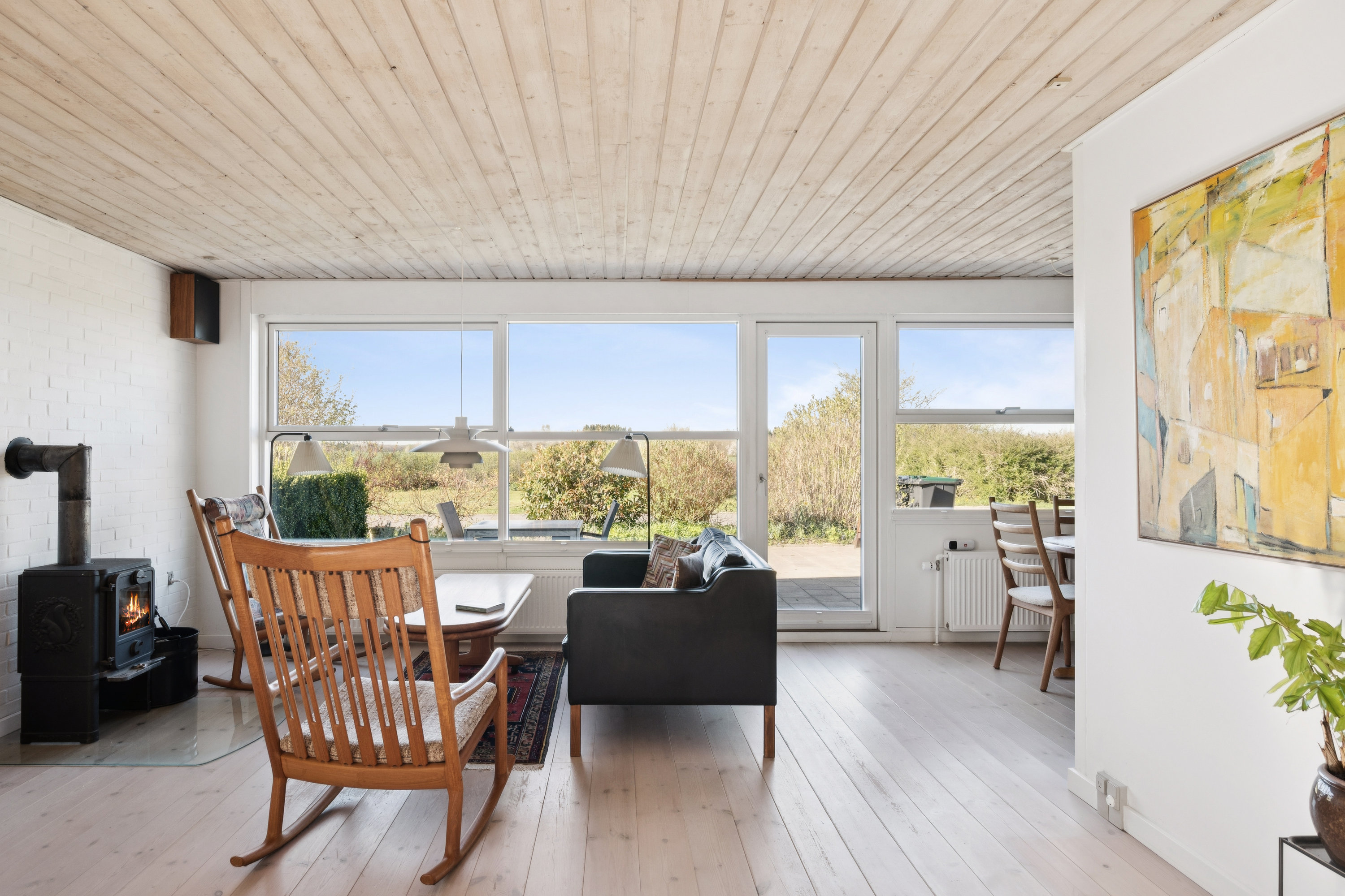 Fremhævet stue billede i fuldskærmstilstand. Billede af Tinningvej 25, Foldby, 8382 Hinnerup