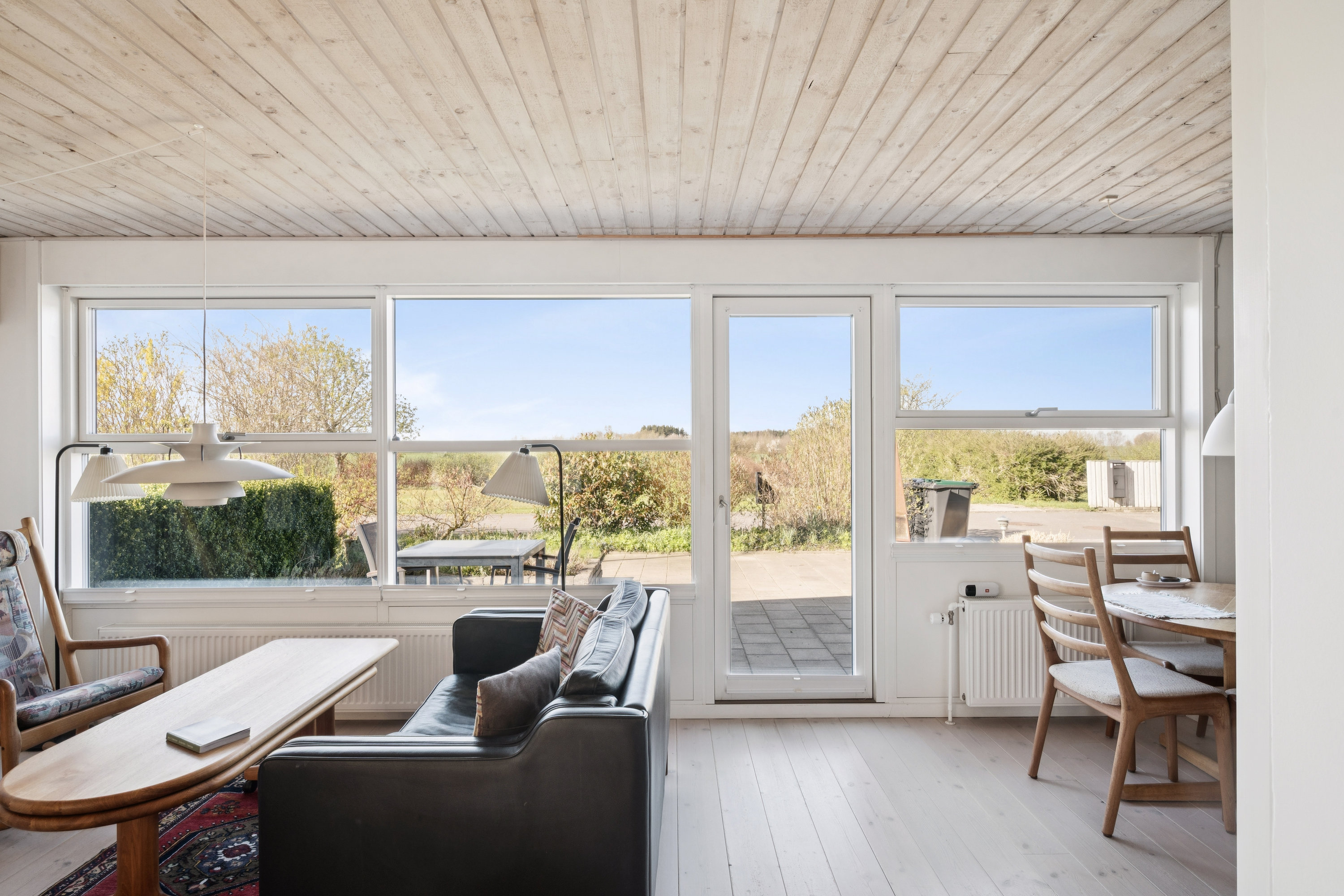 Fremhævet stue billede i fuldskærmstilstand. Billede af Tinningvej 25, Foldby, 8382 Hinnerup