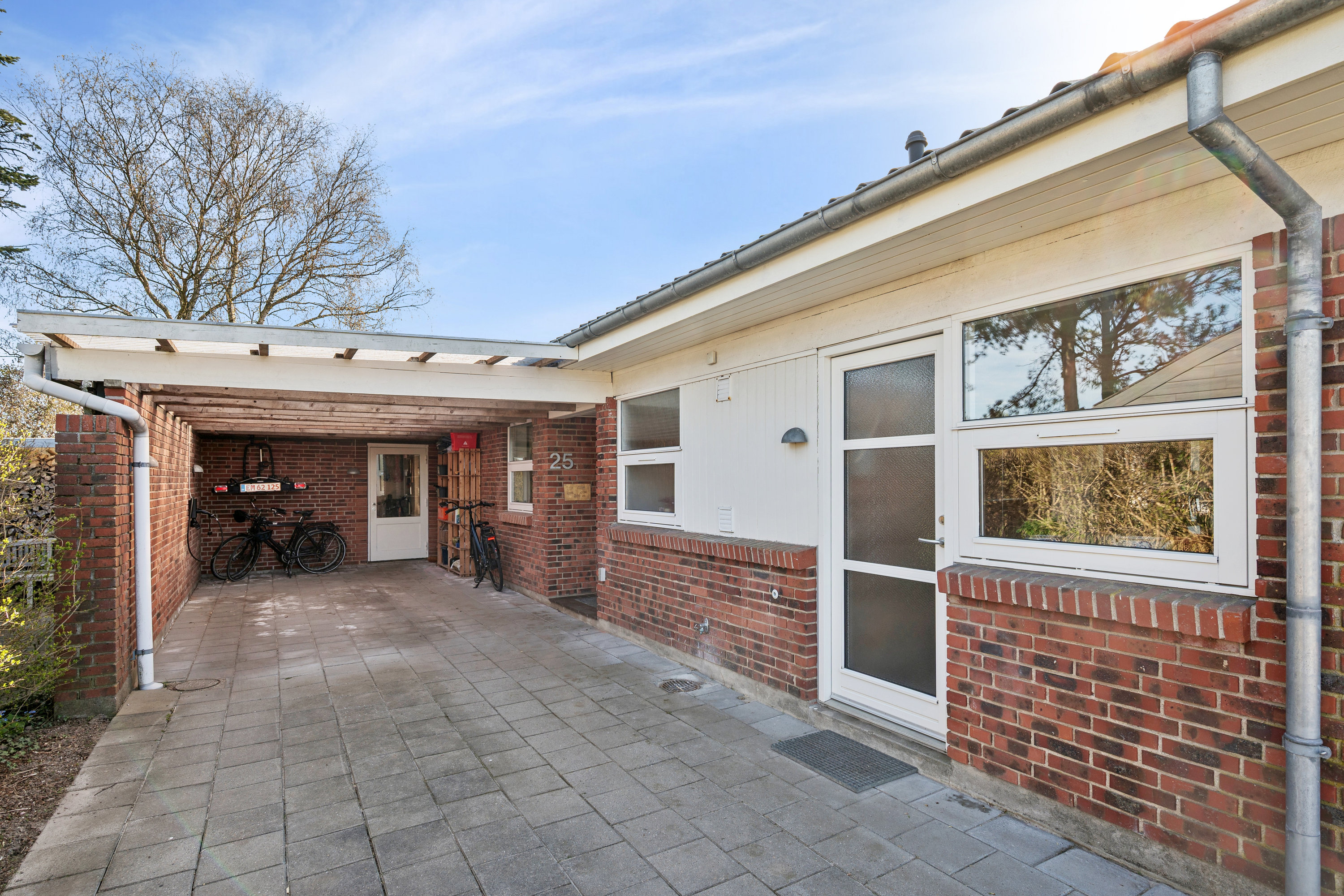 Fremhævet andet billede i fuldskærmstilstand. Billede af Tinningvej 25, Foldby, 8382 Hinnerup