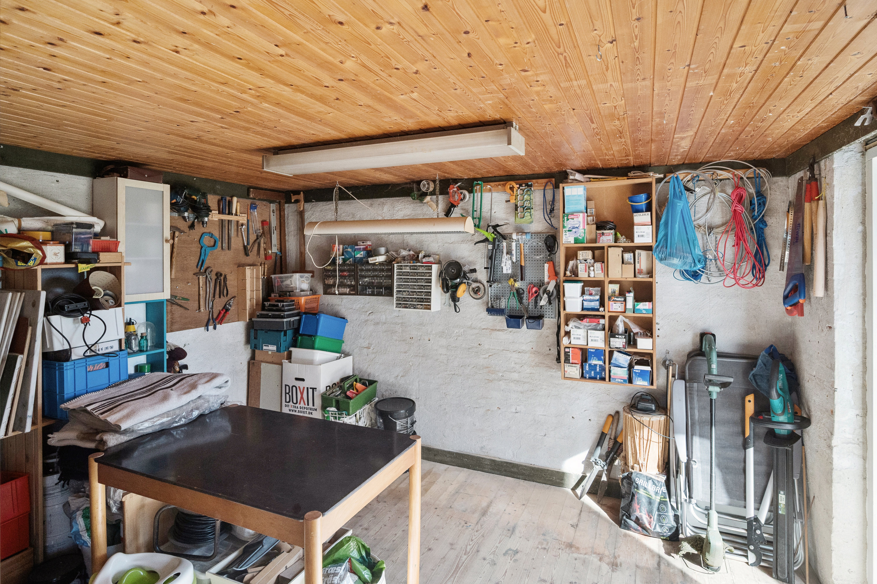 Fremhævet garage billede i fuldskærmstilstand. Billede af Tinningvej 25, Foldby, 8382 Hinnerup