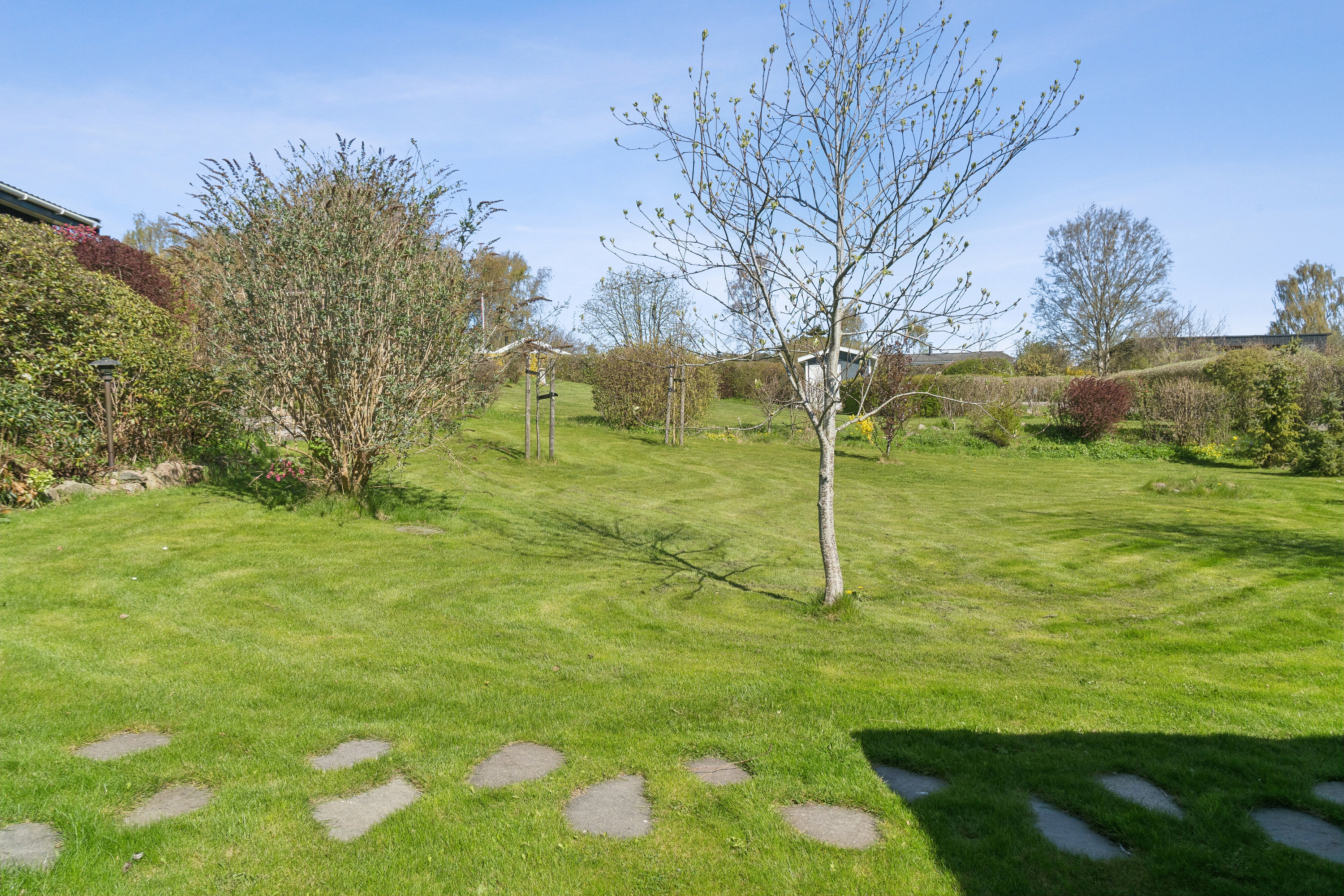 Miniaturebillede 1: udendørs. Billede af Strandsvinget 27, Plejeruphuse, 4571 Grevinge