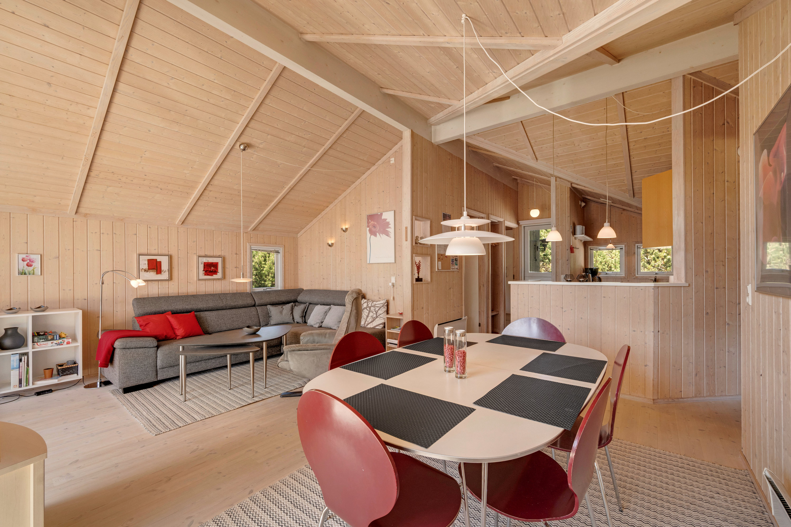 Fremhævet stue billede i fuldskærmstilstand. Billede af Rauhesvej 3, Bjerregaard, 6960 Hvide Sande