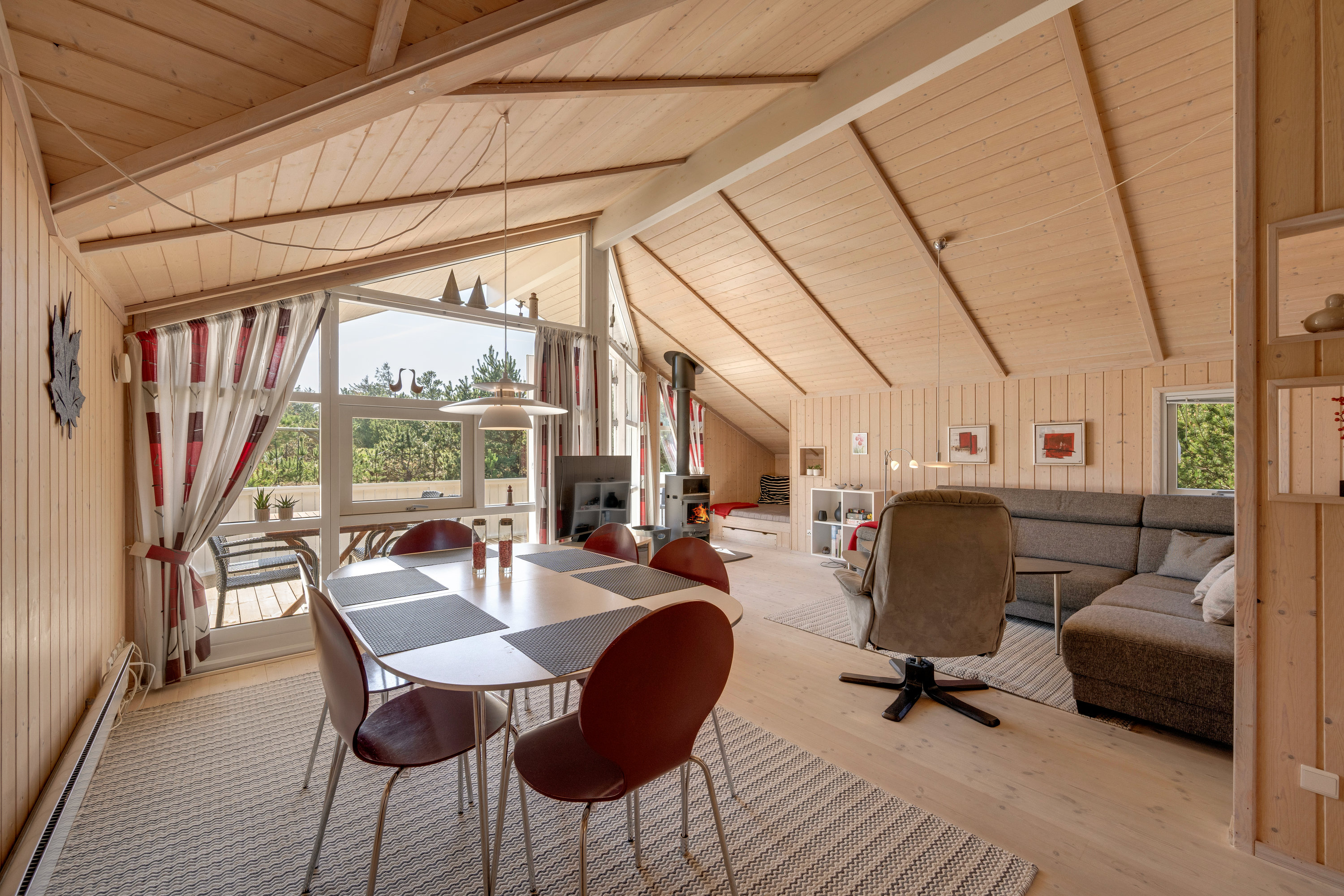 Fremhævet stue billede i fuldskærmstilstand. Billede af Rauhesvej 3, Bjerregaard, 6960 Hvide Sande