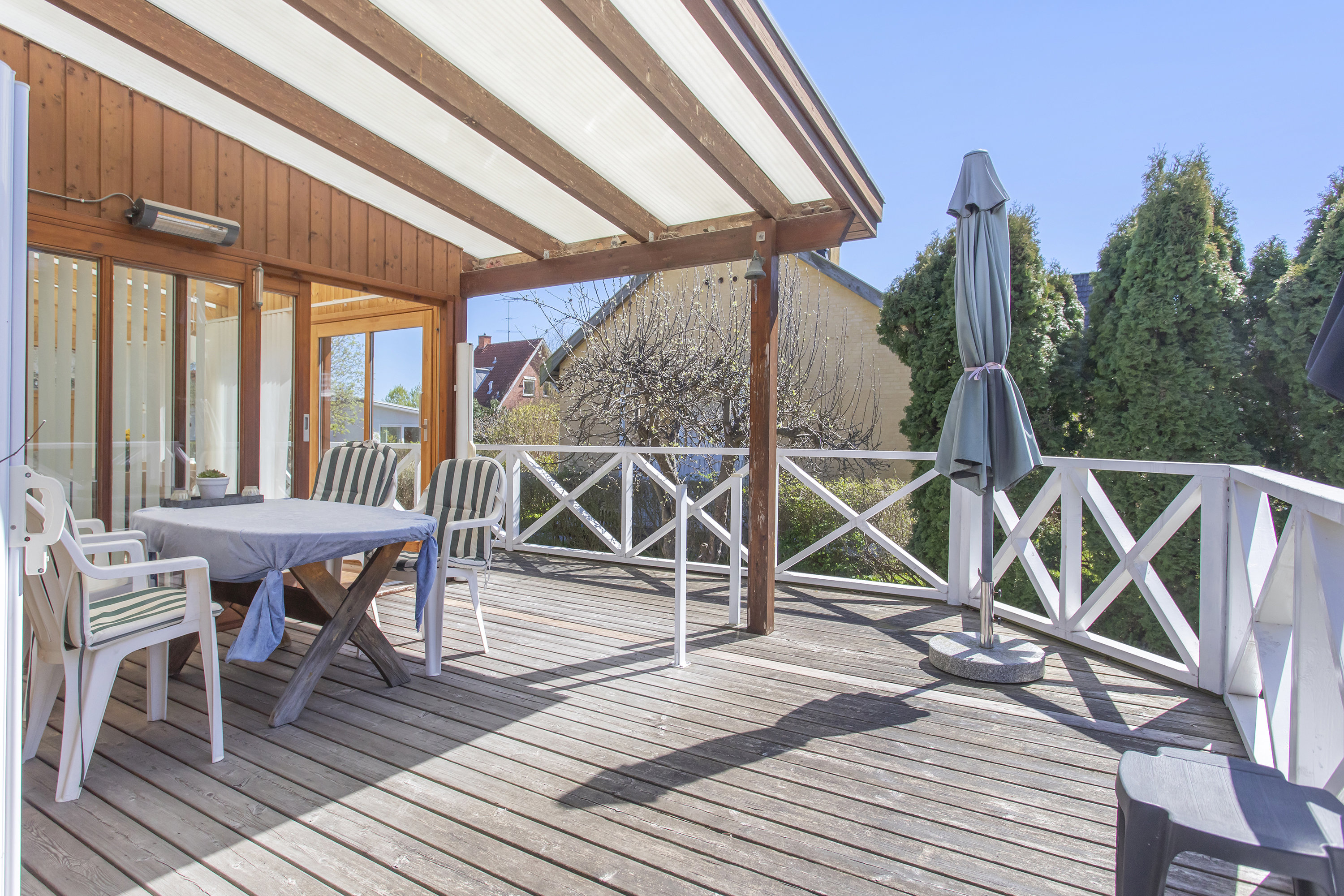 Fremhævet overdækket terrasse billede i fuldskærmstilstand. Billede af Balsamvej 4, 2770 Kastrup