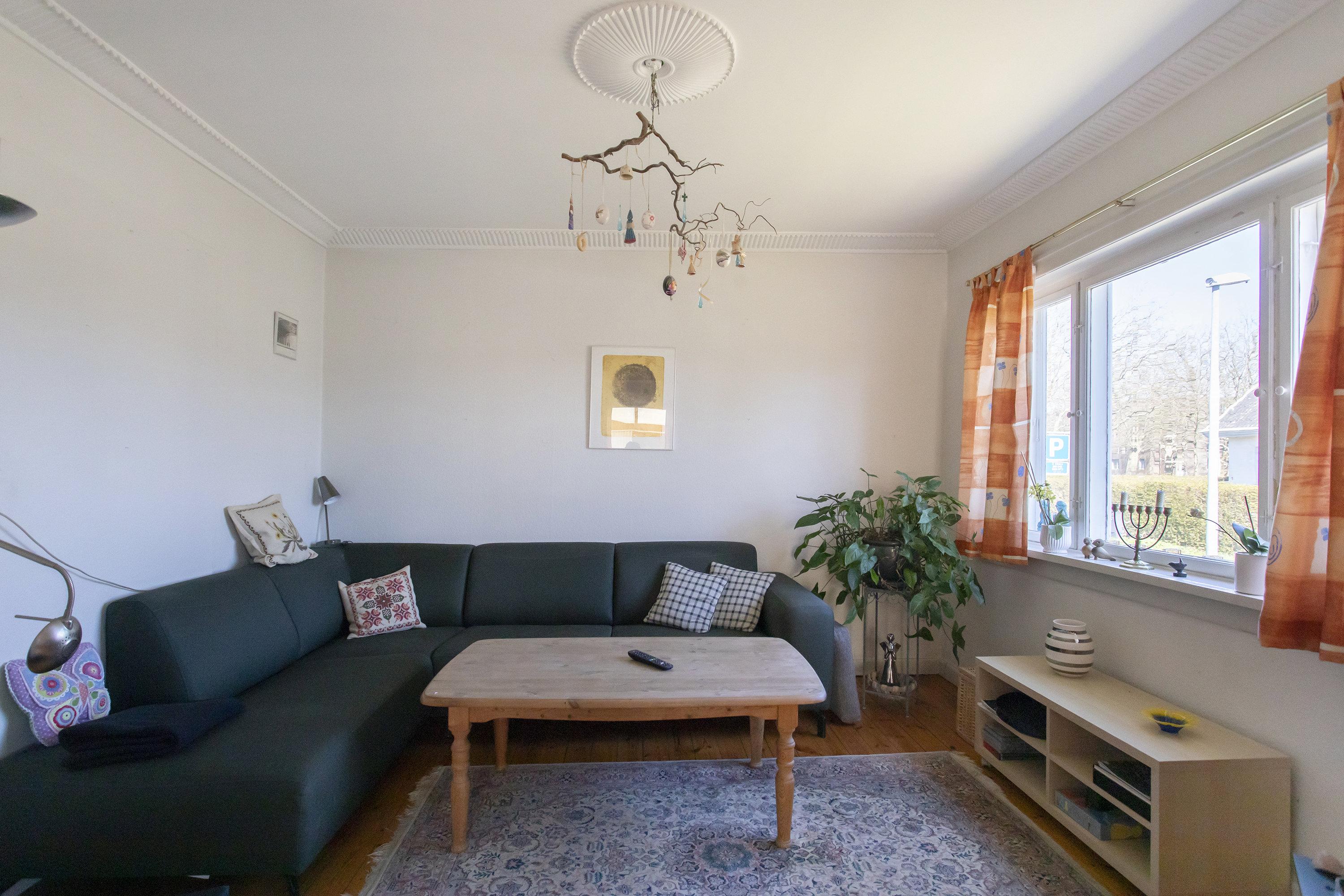 Fremhævet stue billede i fuldskærmstilstand. Billede af Balsamvej 4, 2770 Kastrup