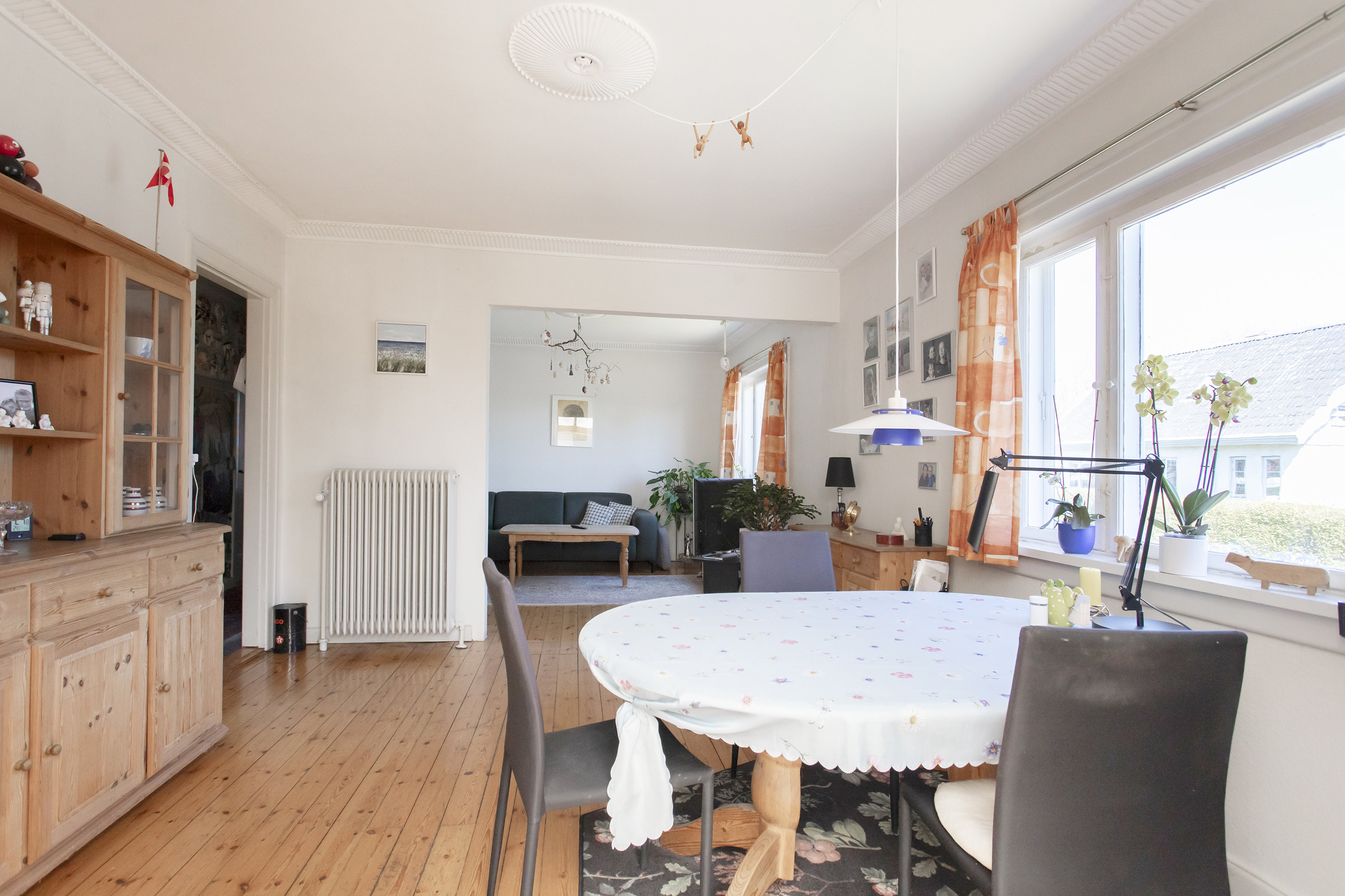 Fremhævet stue billede i fuldskærmstilstand. Billede af Balsamvej 4, 2770 Kastrup