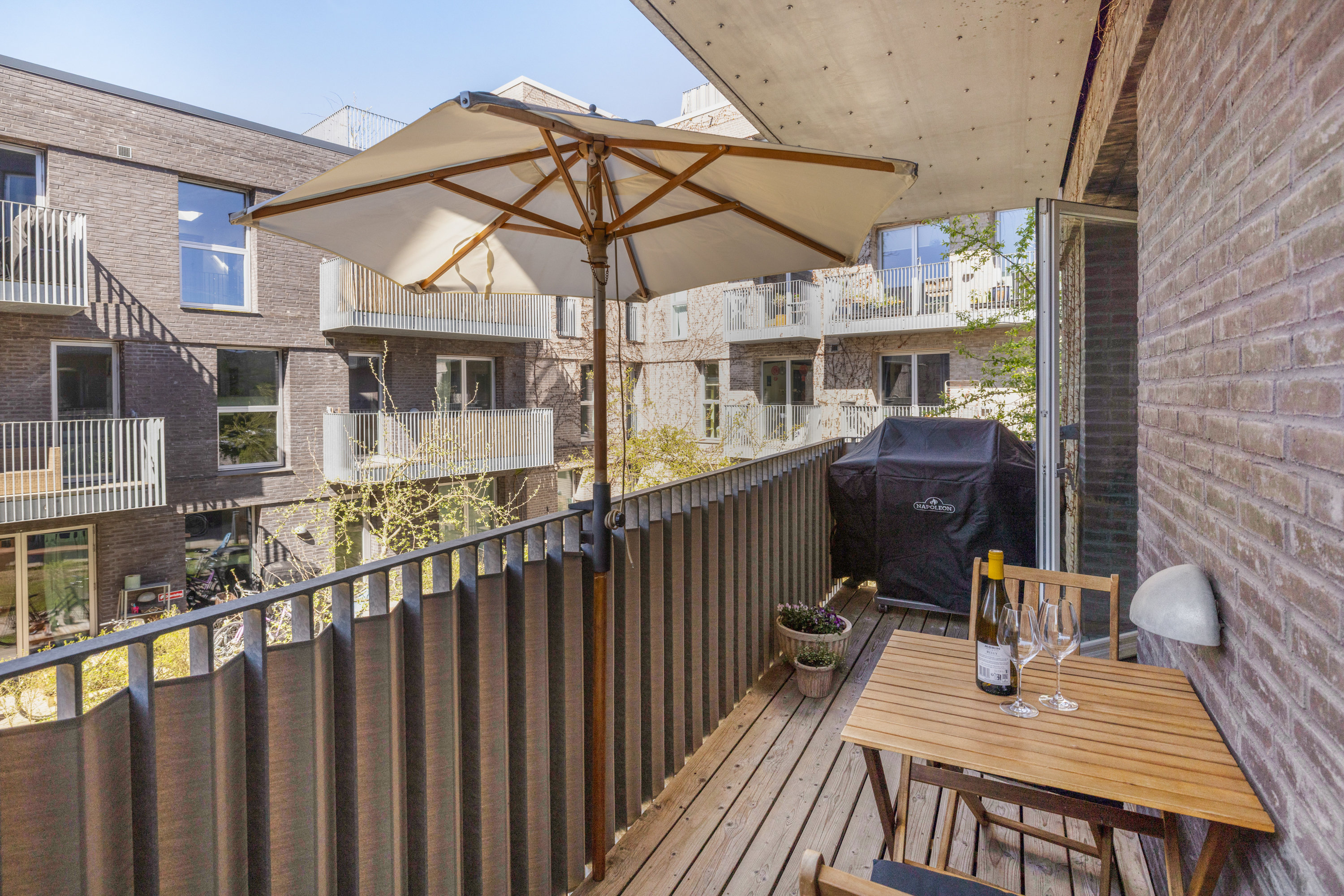 Fremhævet altan billede i fuldskærmstilstand. Billede af Doris Lessings Vej 29, 1. tv., 2300 København S