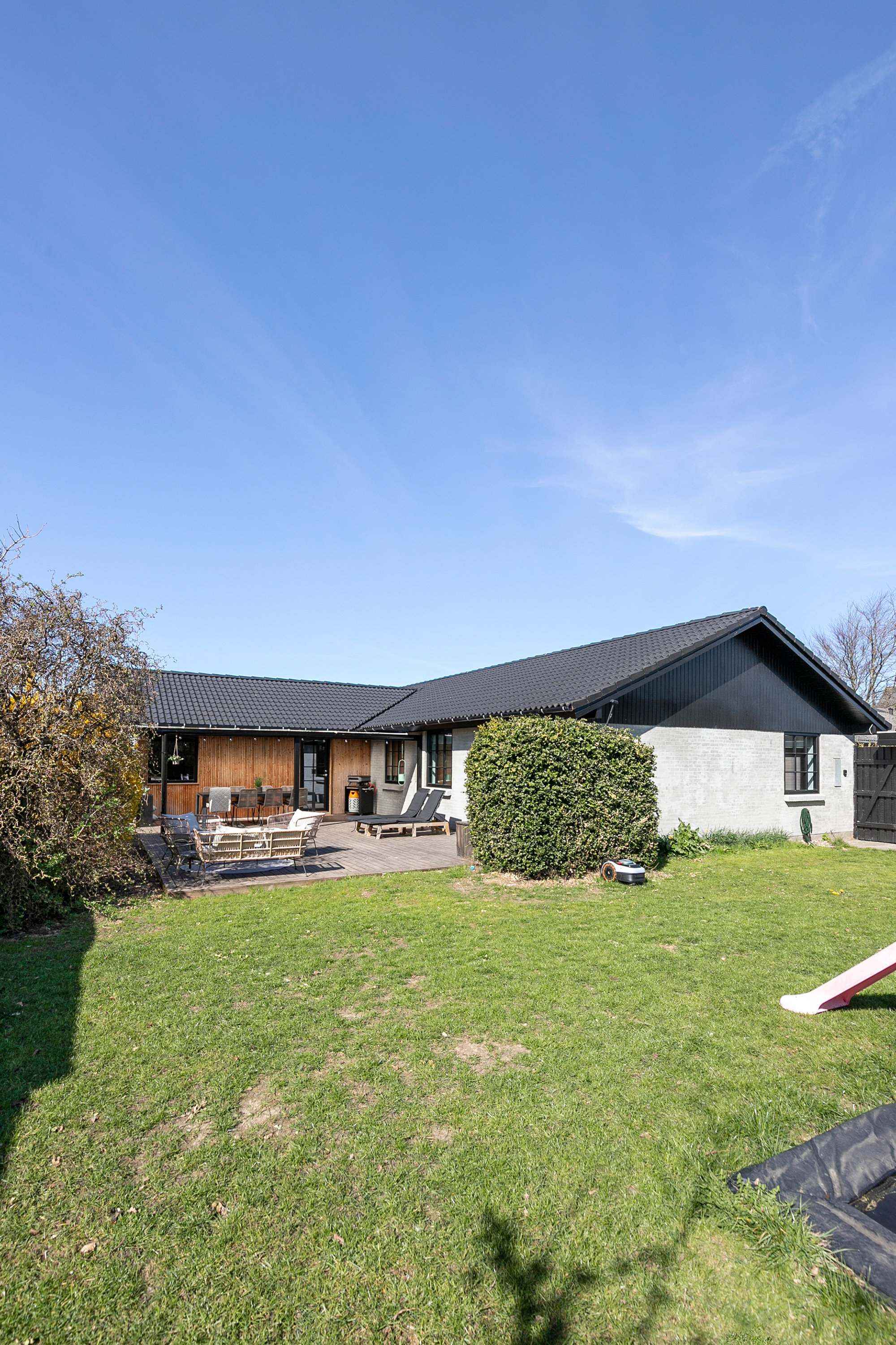 Fremhævet facade billede i fuldskærmstilstand. Billede af Høgevej 15, 9440 Aabybro