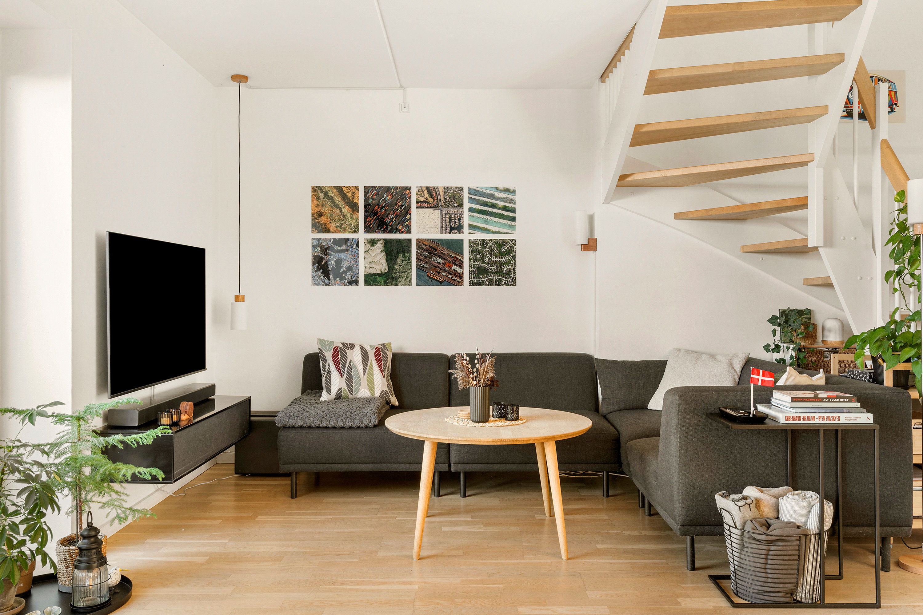 Fremhævet stue billede i fuldskærmstilstand. Billede af Eskadronvænget 24, 3520 Farum