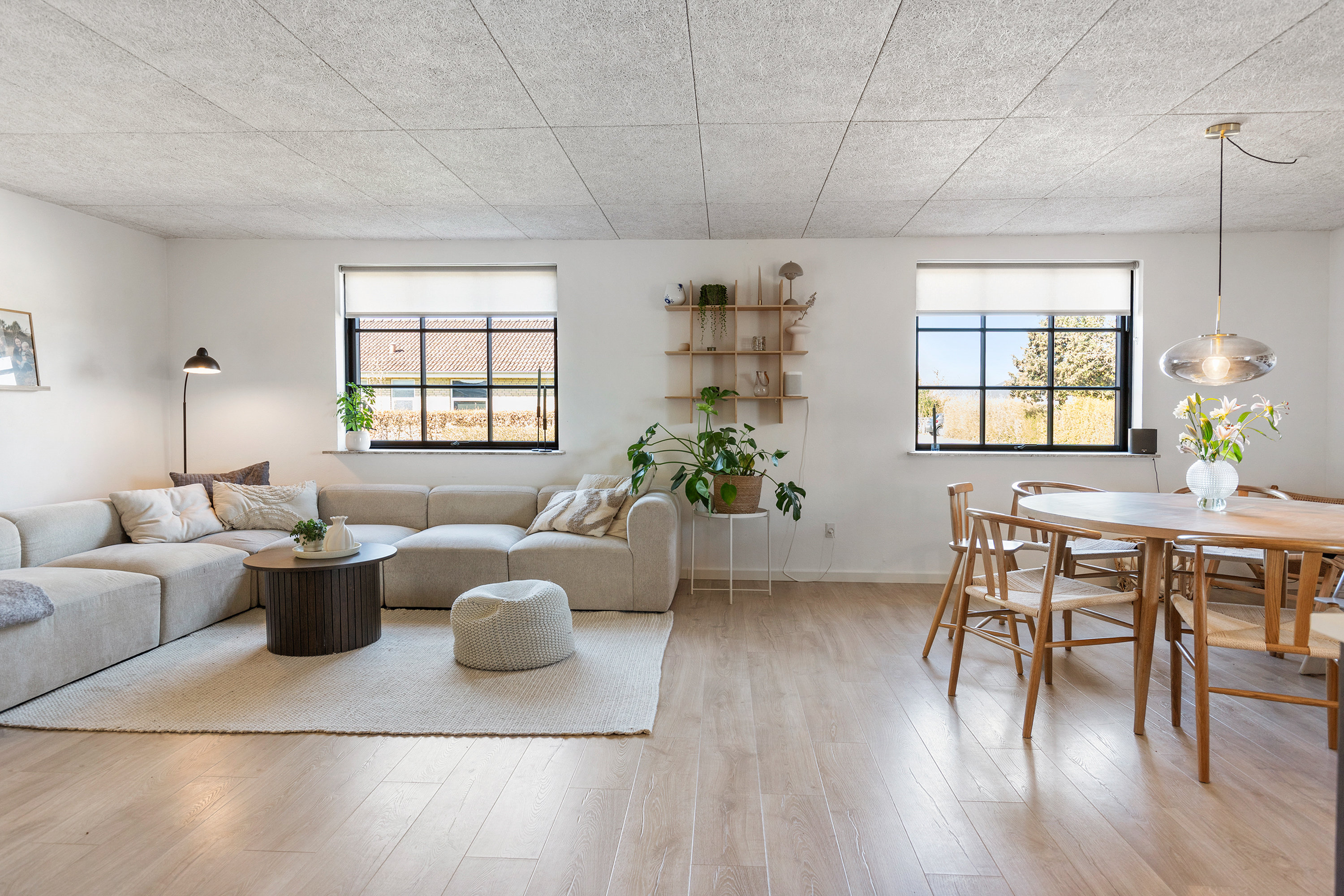 Fremhævet stue billede i fuldskærmstilstand. Billede af Høgevej 15, 9440 Aabybro