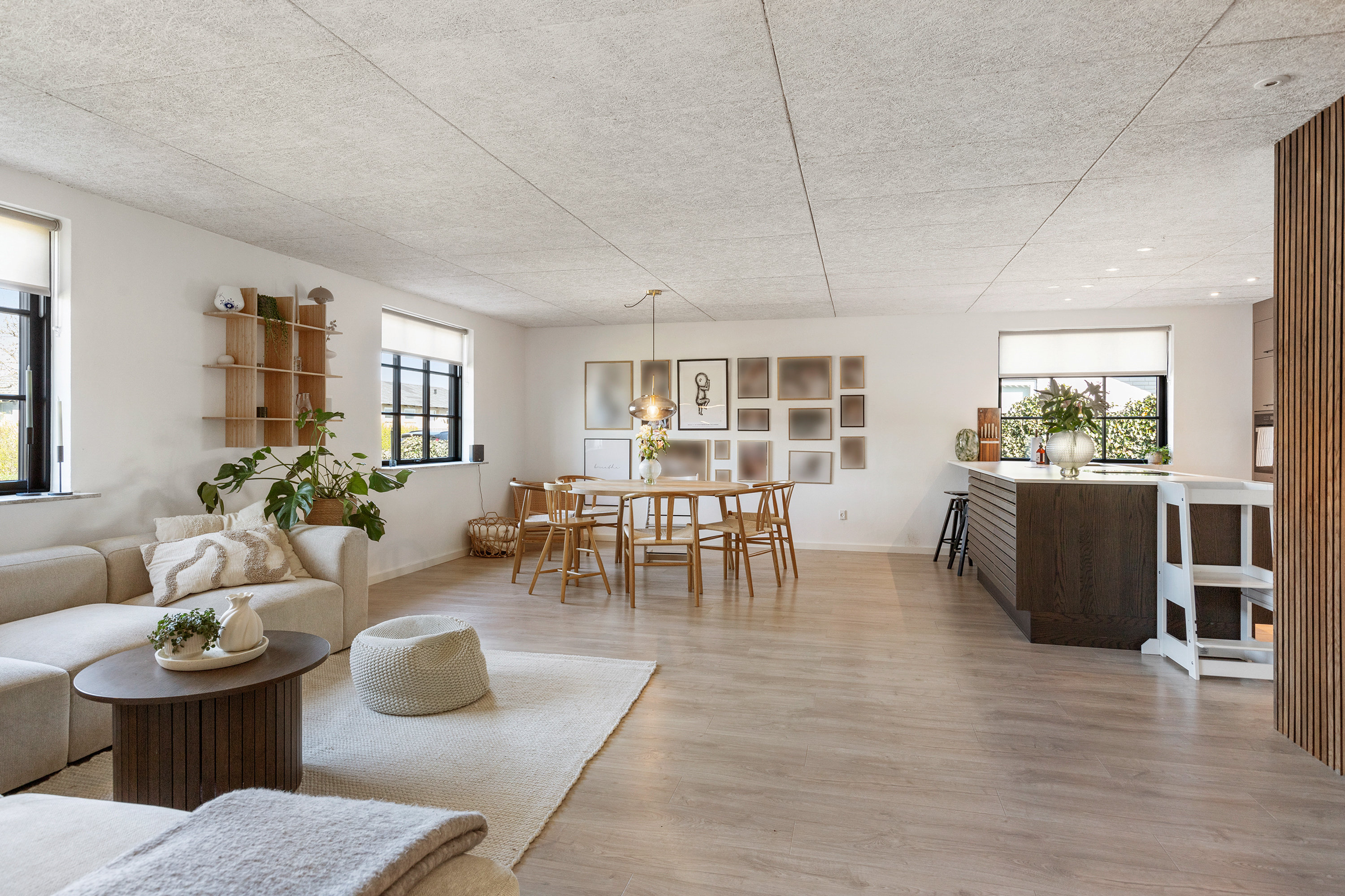 Fremhævet stue billede i fuldskærmstilstand. Billede af Høgevej 15, 9440 Aabybro