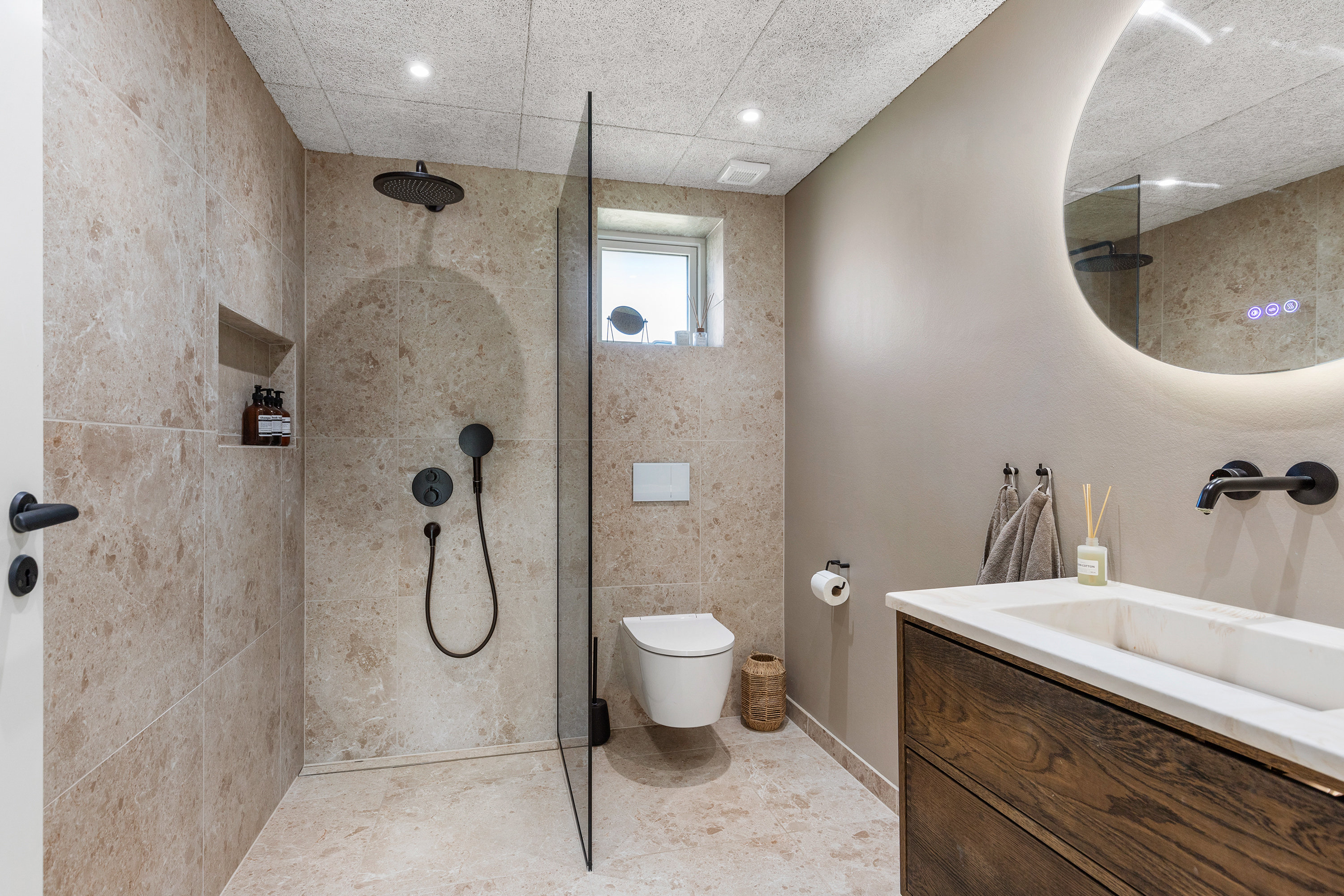 Fremhævet badeværelse billede i fuldskærmstilstand. Billede af Høgevej 15, 9440 Aabybro