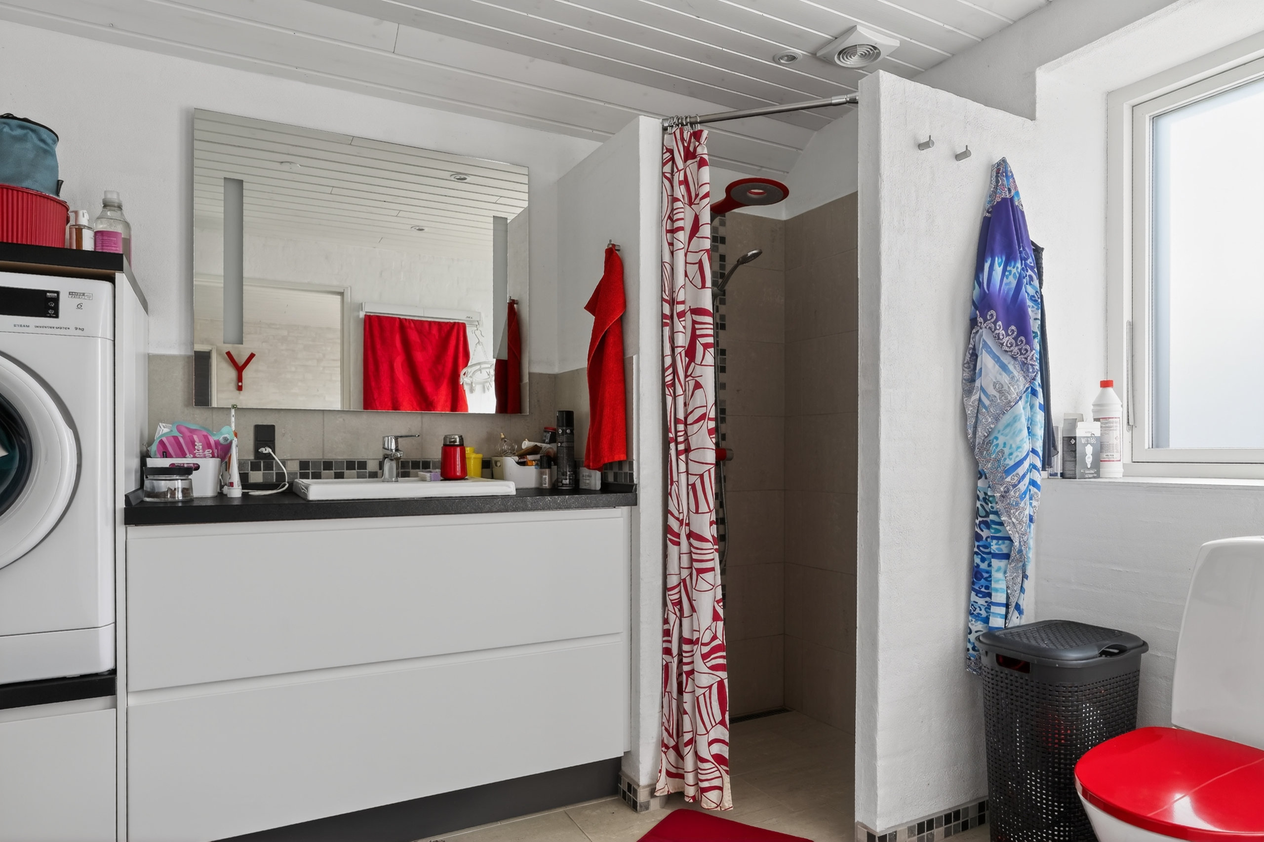 Fremhævet badeværelse billede i fuldskærmstilstand. Billede af To-Bjerg 136, Uglerup, 4300 Holbæk