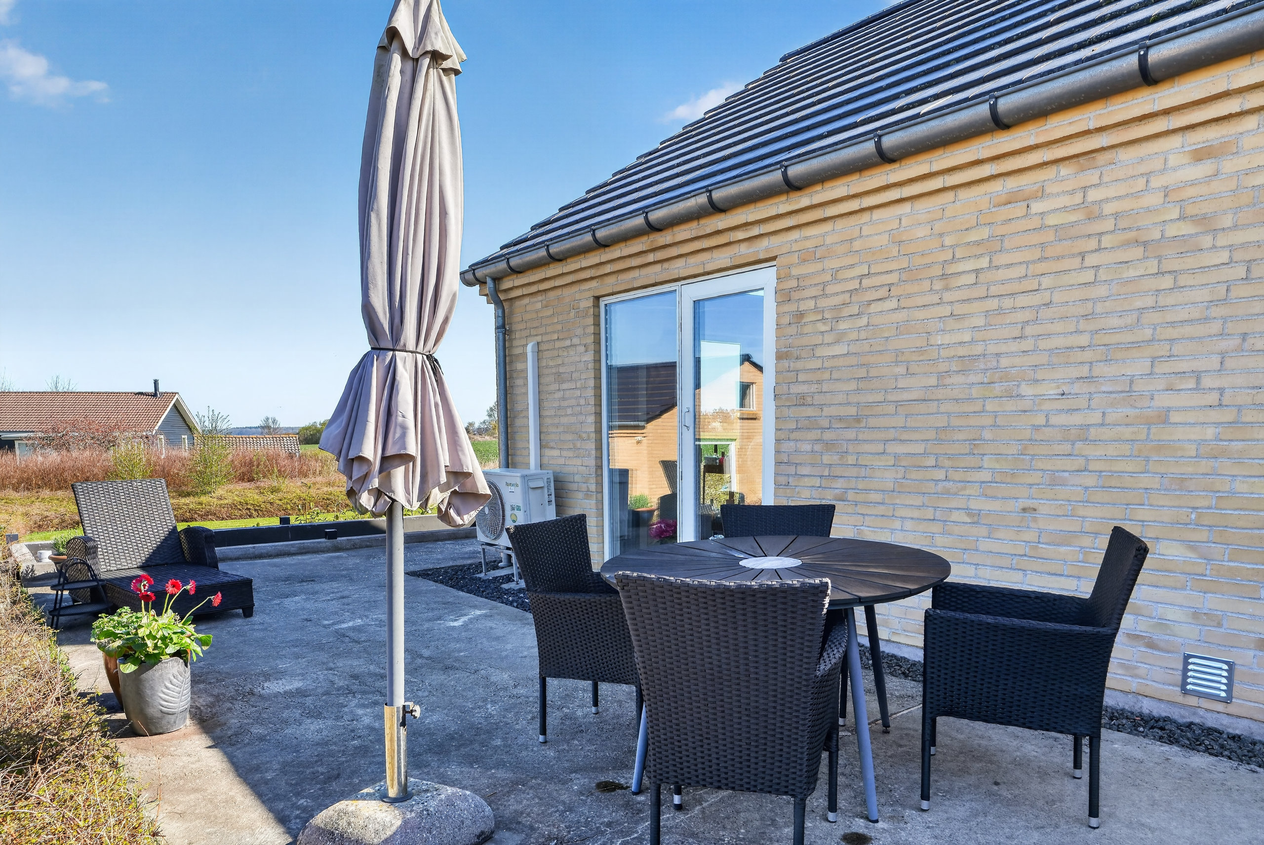 Fremhævet terrasse billede i fuldskærmstilstand. Billede af To-Bjerg 136, Uglerup, 4300 Holbæk