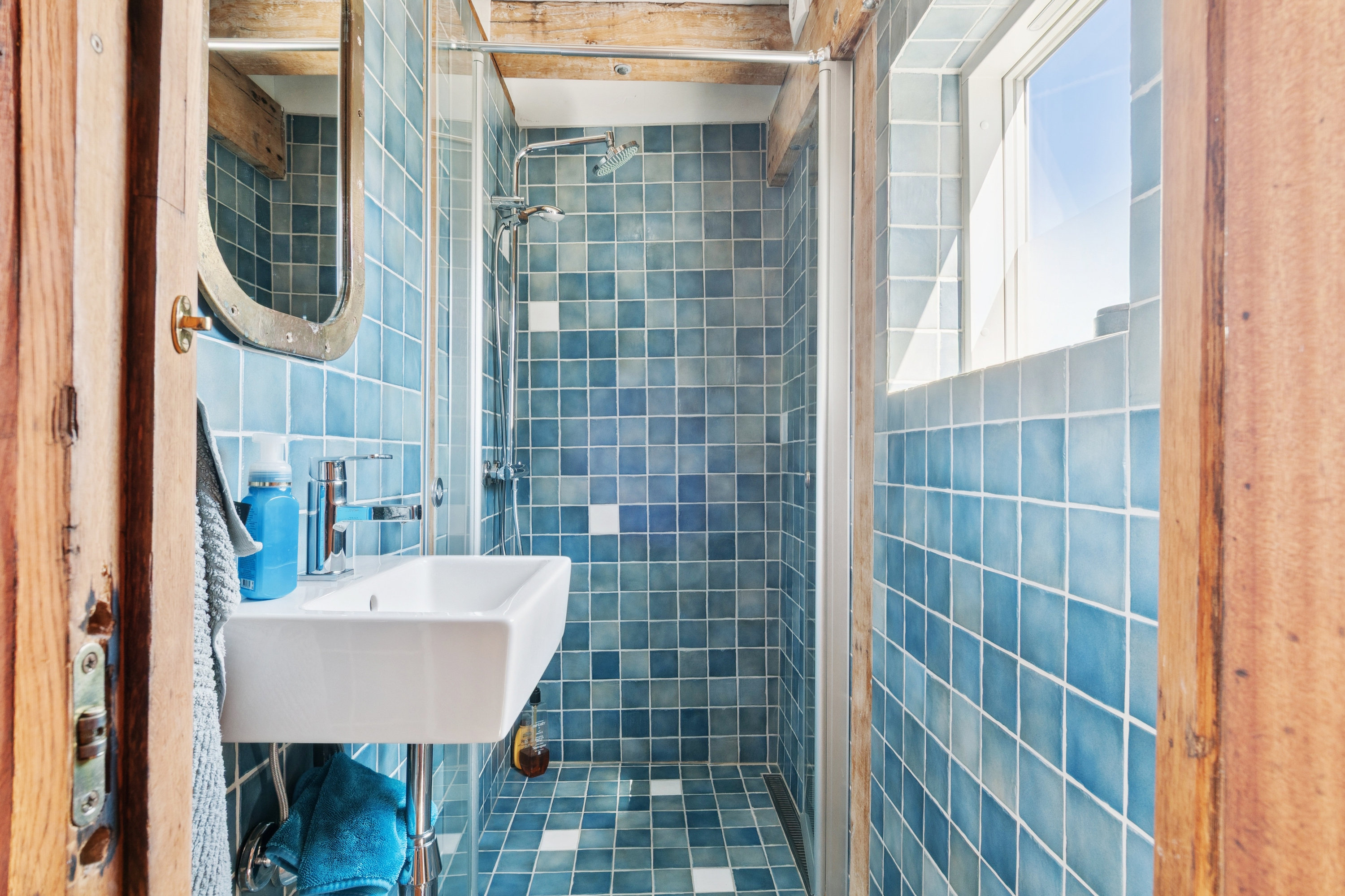 Fremhævet badeværelse billede i fuldskærmstilstand. Billede af Ben Websters Vej 65, 2450 København SV